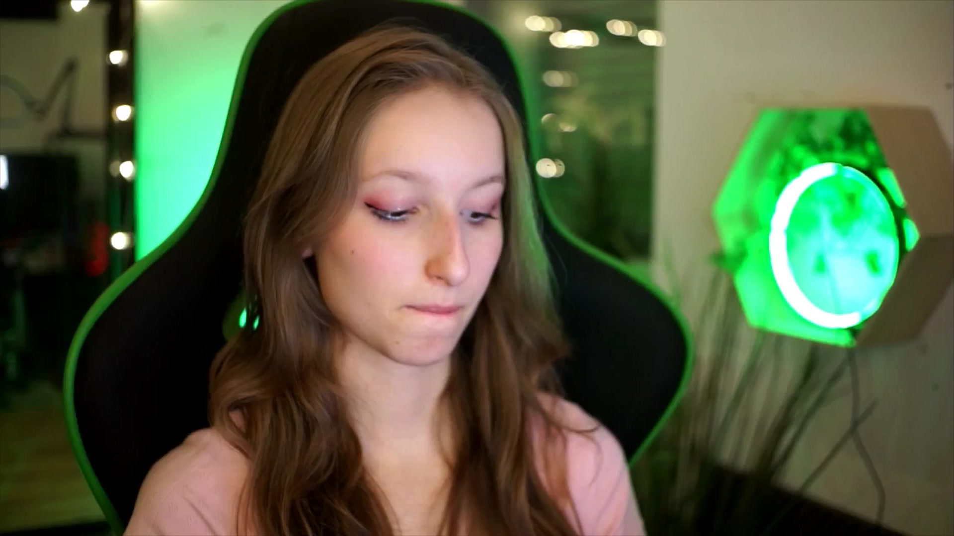 Gallery image thumbnail from Kira9's myfreecams stream on, 11/23/2025, 21:27 image 1 of 20