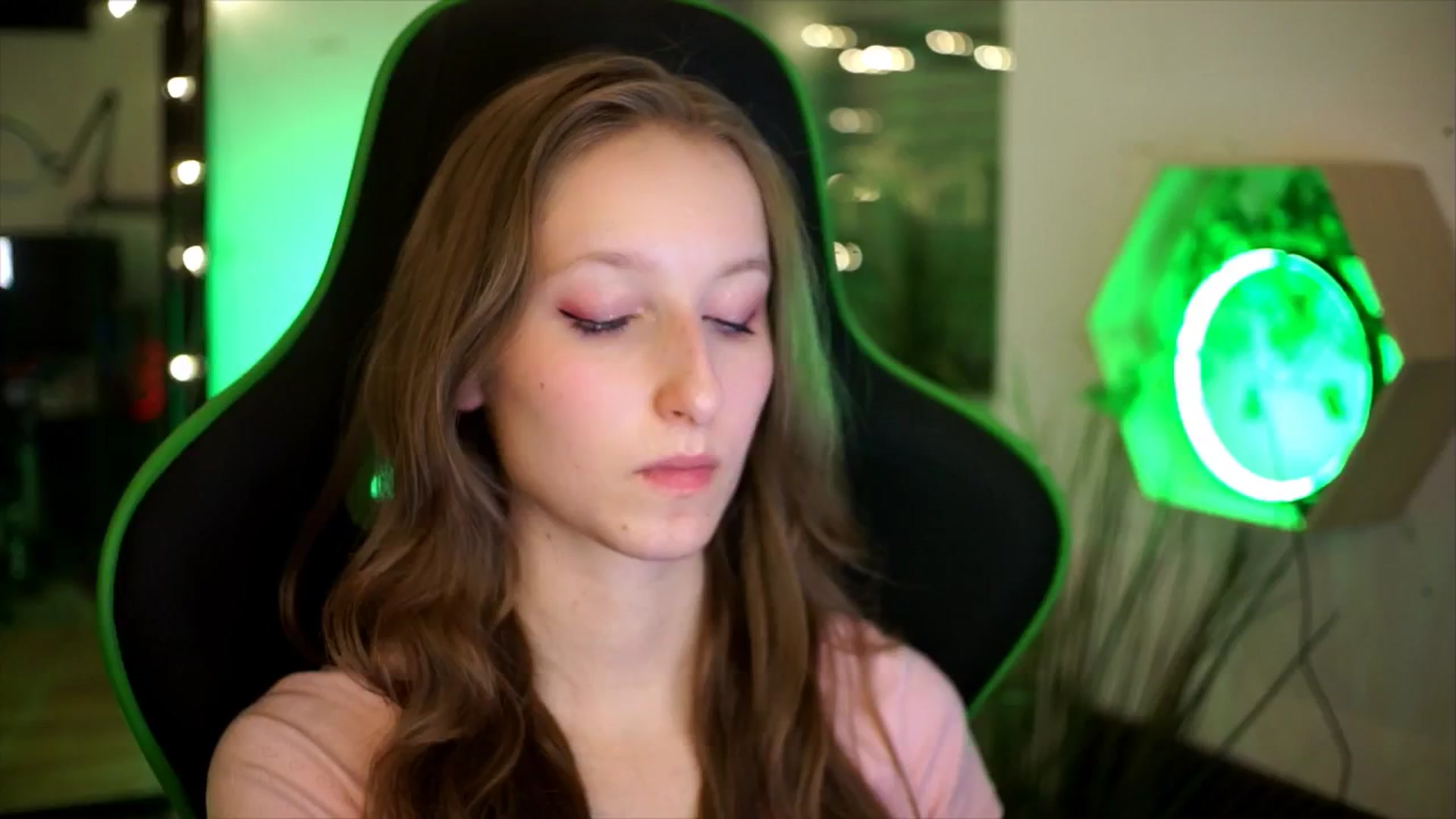 Gallery image thumbnail from Kira9's myfreecams stream on, 11/23/2025, 21:27 image 7 of 20