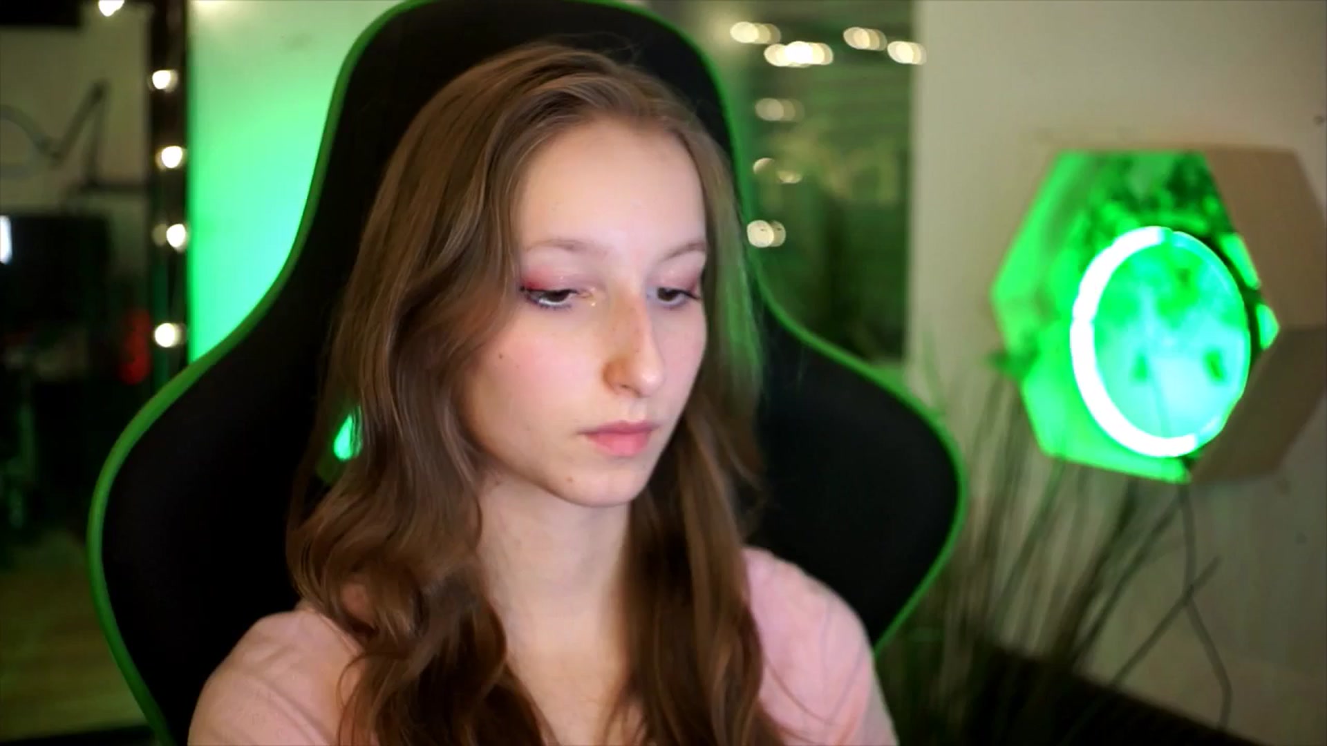 Gallery image thumbnail from Kira9's myfreecams stream on, 11/23/2025, 21:27 image 4 of 20