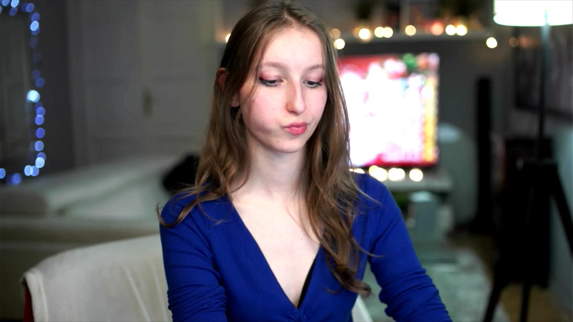 Gallery image thumbnail from Kira9's myfreecams stream on, 11/27/2025, 18:23 image 18 of 20
