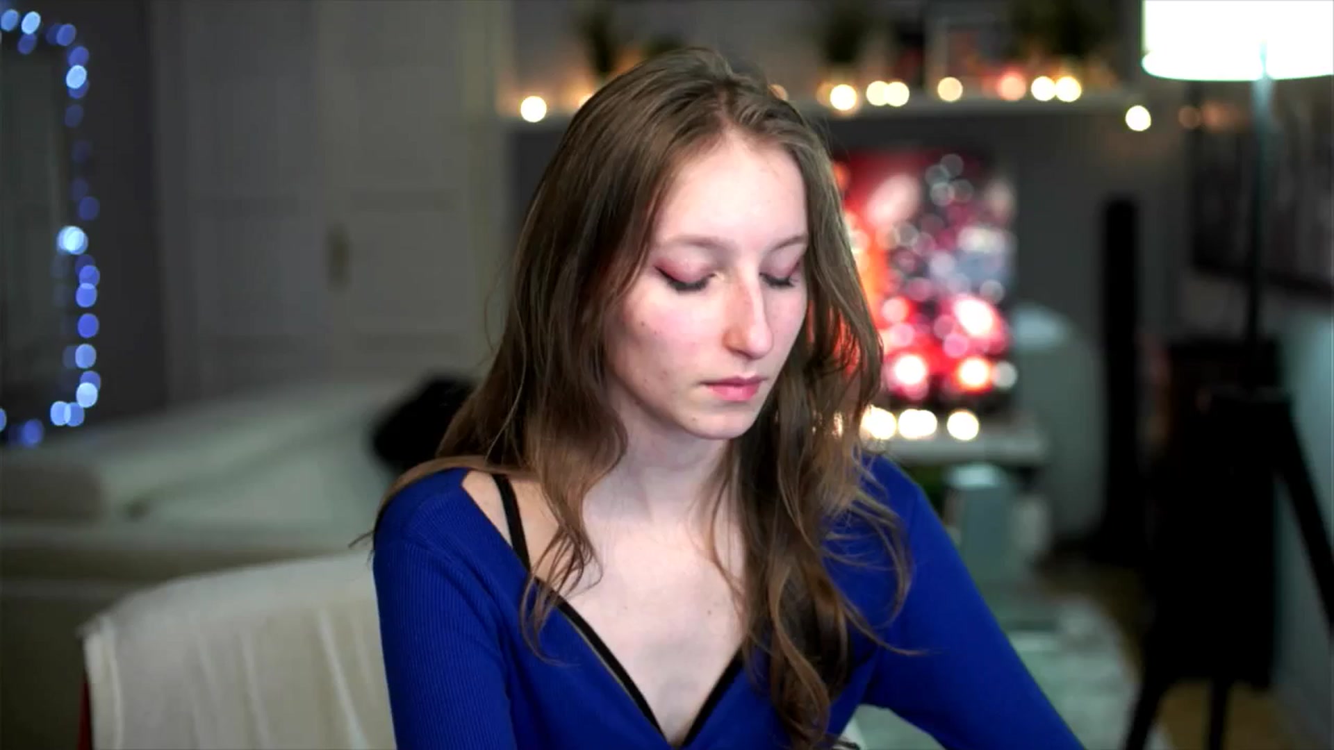 Gallery image thumbnail from Kira9's myfreecams stream on, 11/27/2025, 19:29 image 19 of 20