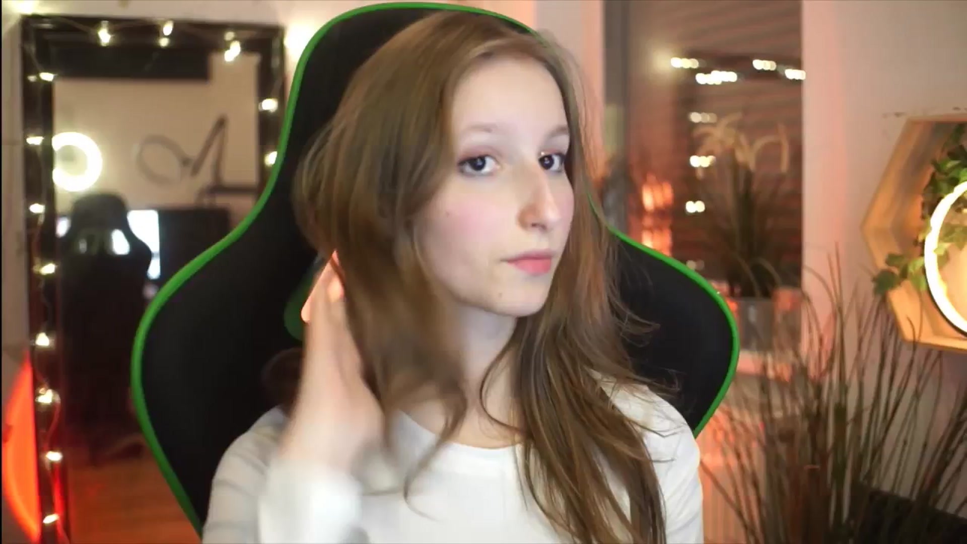 Gallery image thumbnail from Kira9's myfreecams stream on, 11/30/2025, 03:21 image 10 of 20