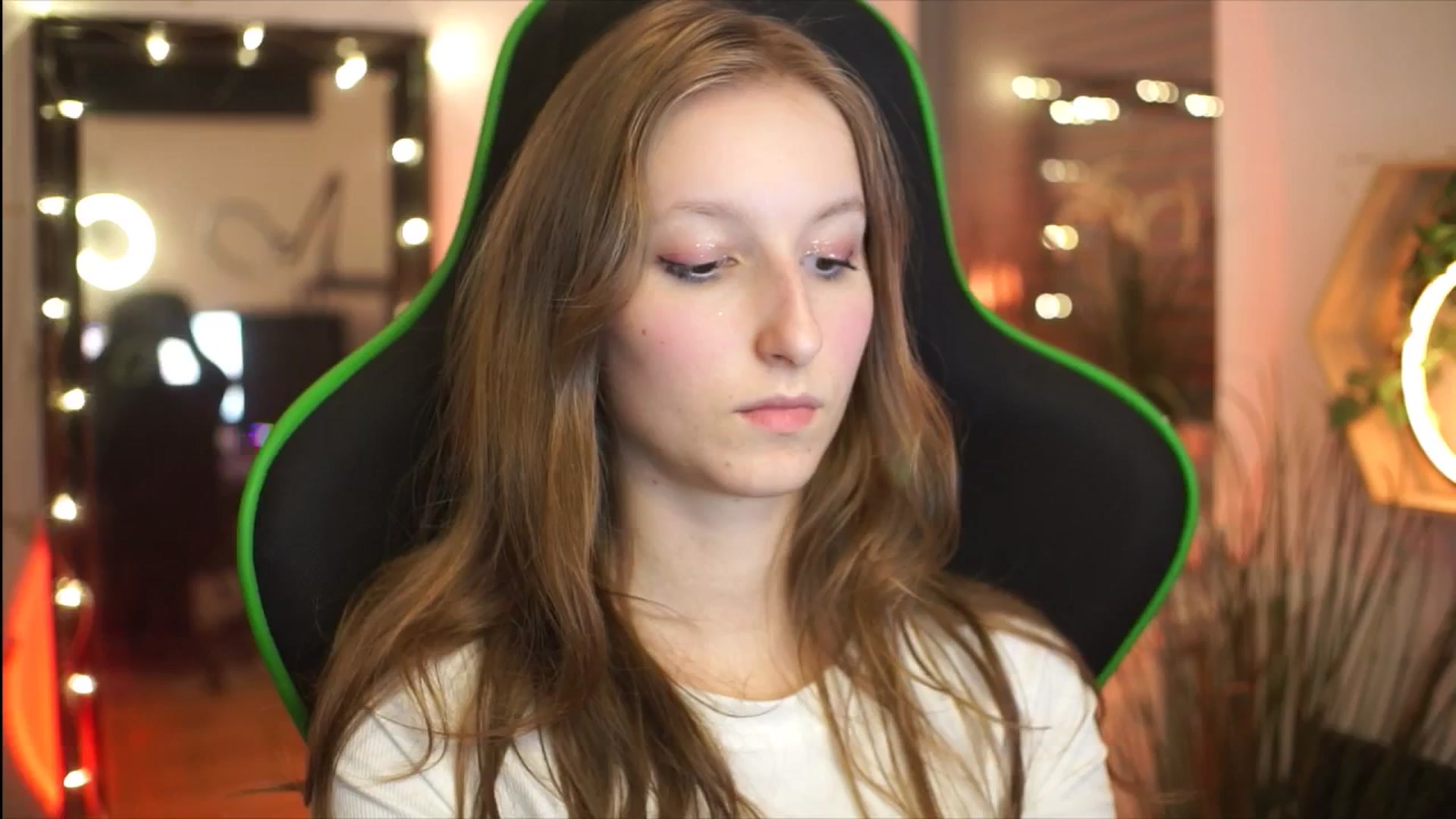 Gallery image thumbnail from Kira9's myfreecams stream on, 11/30/2025, 03:21 image 6 of 20