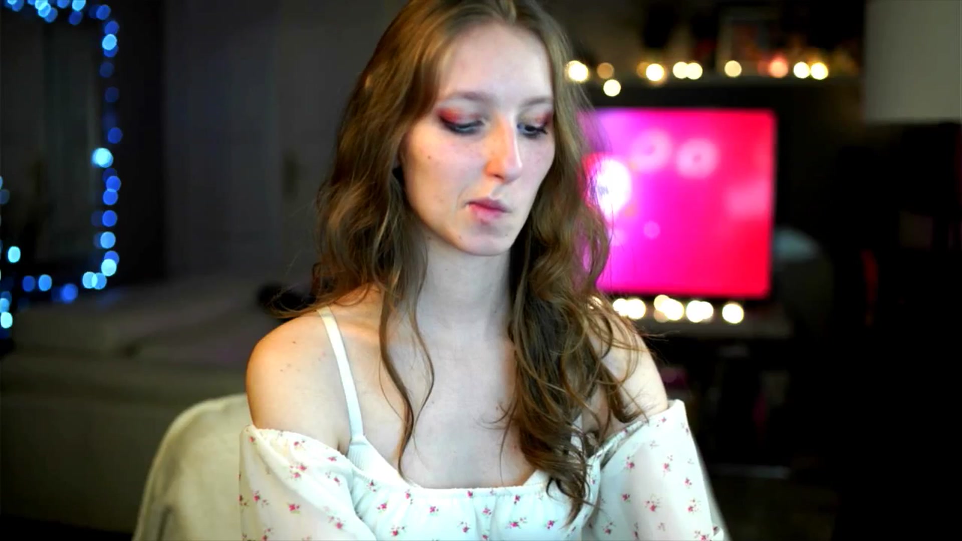 Gallery image thumbnail from Kira9's myfreecams stream on, 12/05/2025, 18:53 image 20 of 20