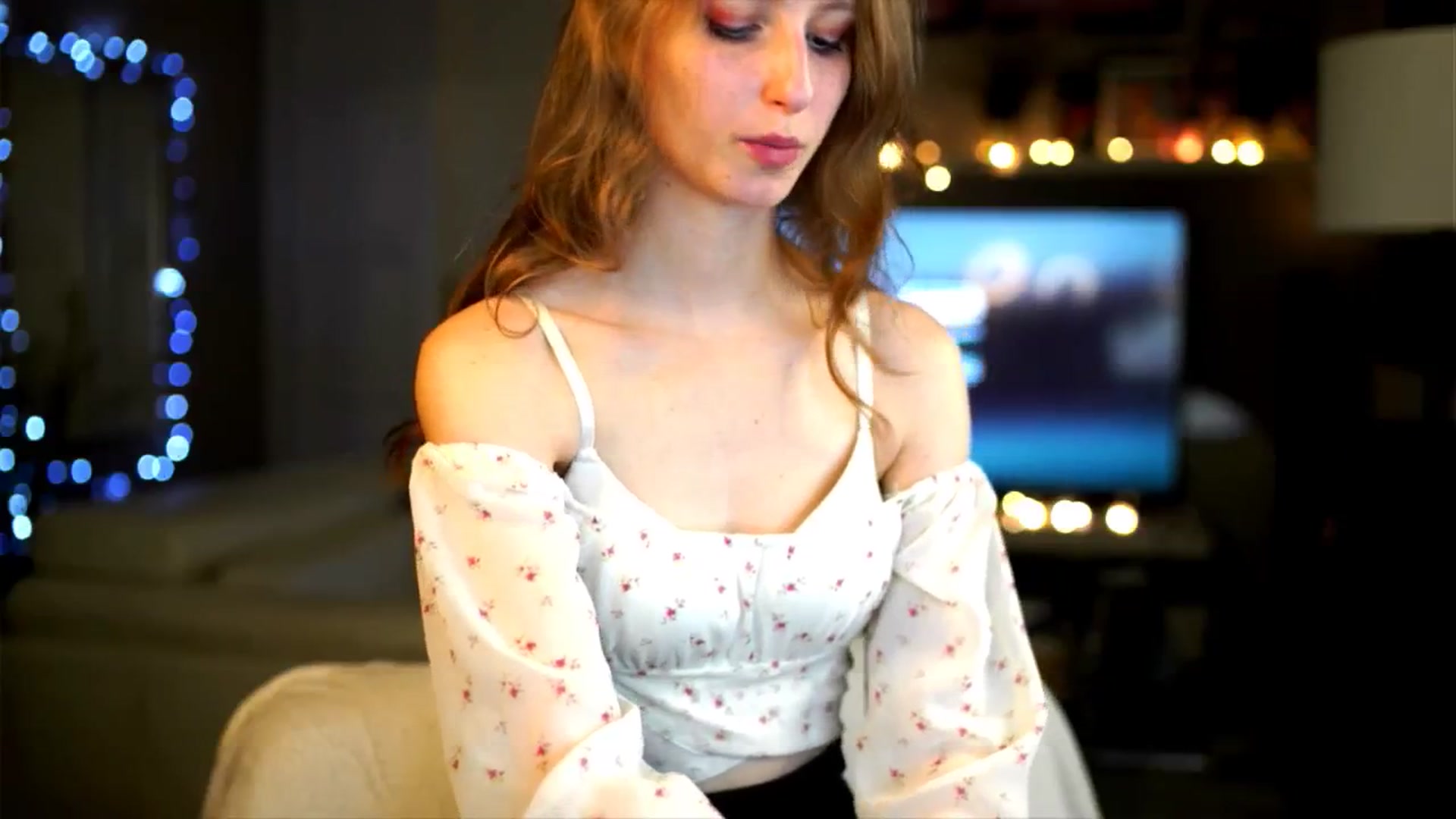 Gallery image thumbnail from Kira9's myfreecams stream on, 12/05/2025, 18:53 image 7 of 20