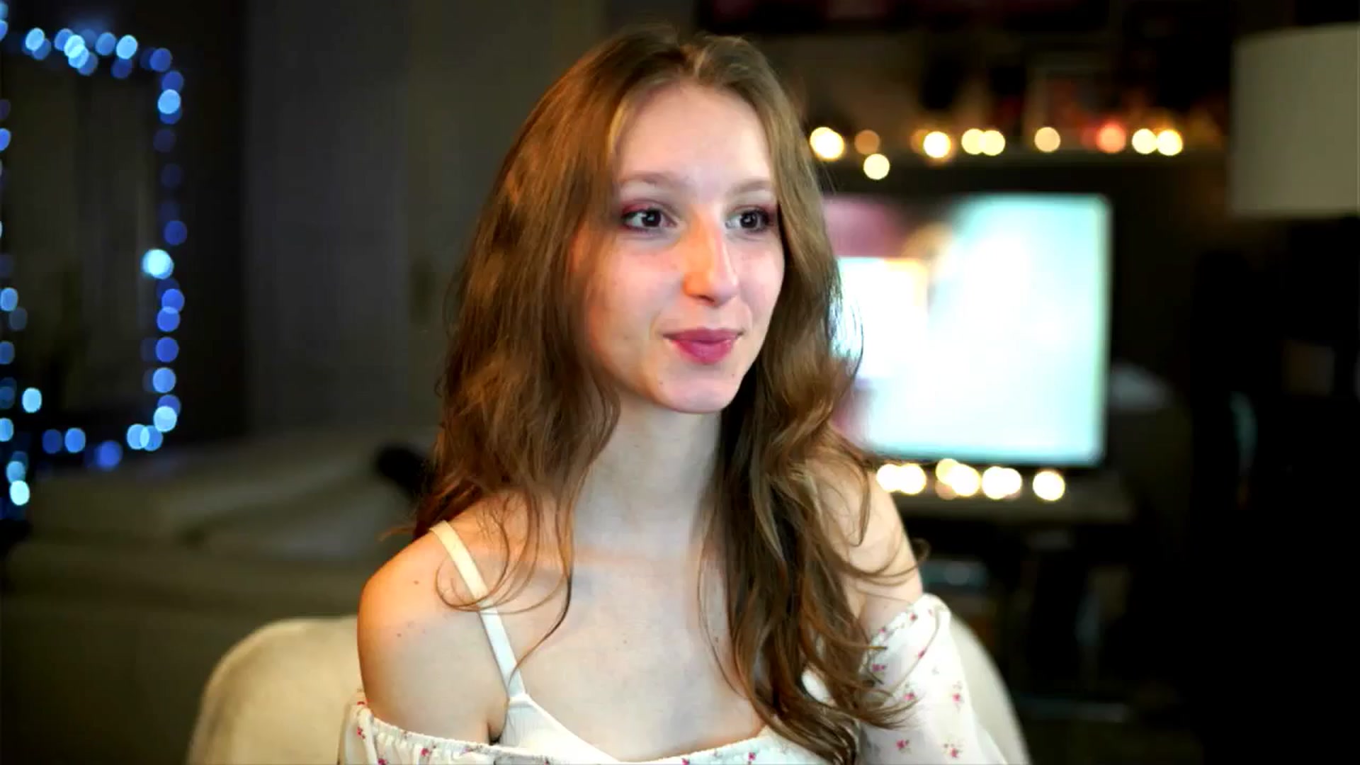 Gallery image thumbnail from Kira9's myfreecams stream on, 12/05/2025, 18:53 image 12 of 20