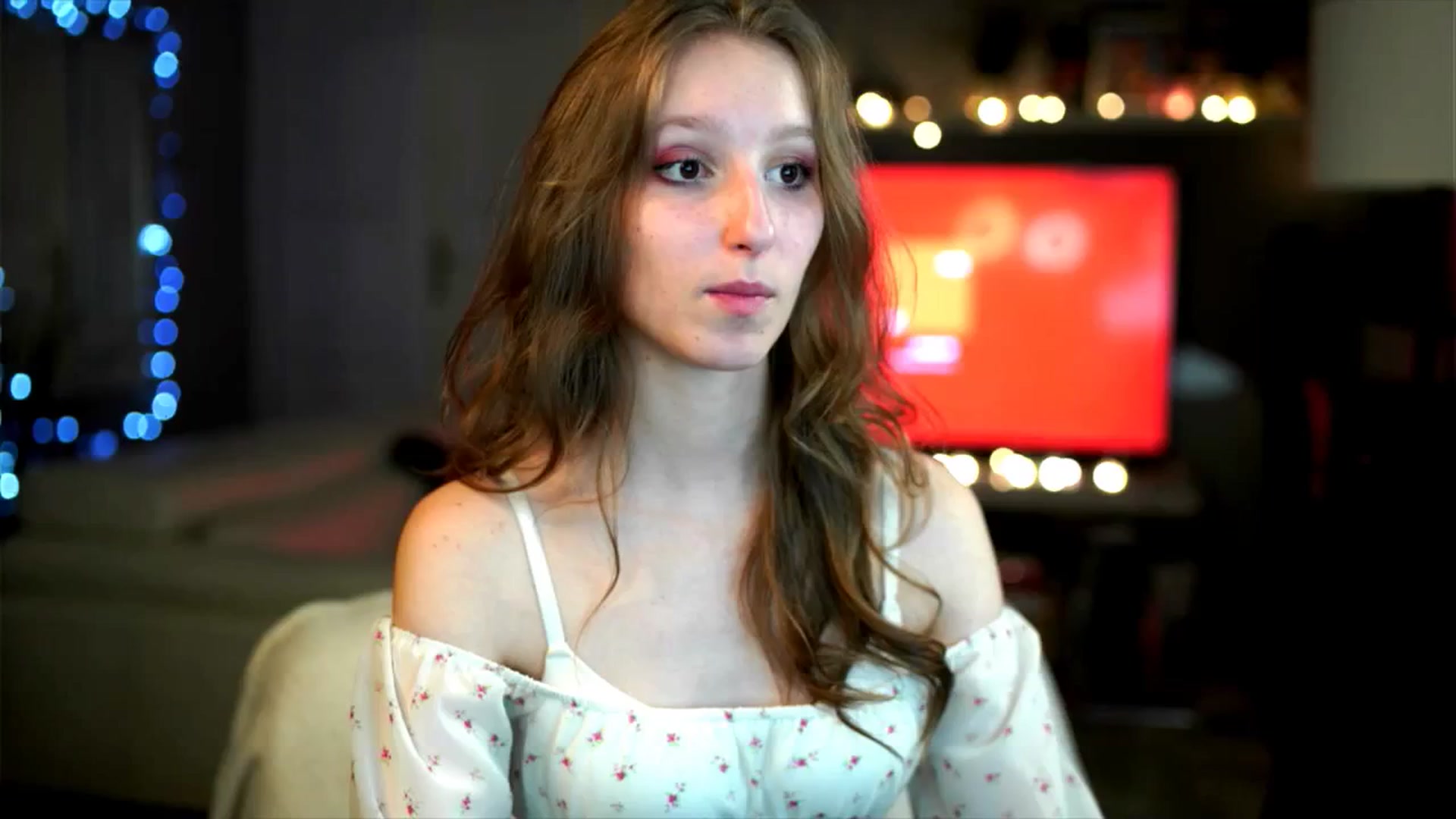 Gallery image thumbnail from Kira9's myfreecams stream on, 12/05/2025, 18:53 image 17 of 20
