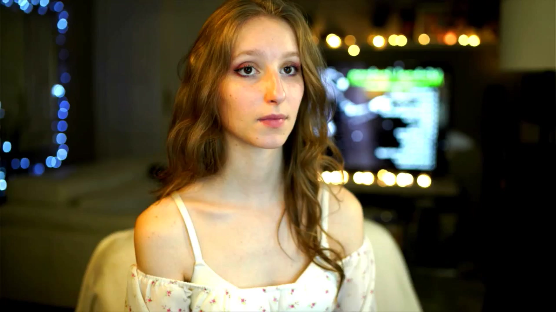 Gallery image thumbnail from Kira9's myfreecams stream on, 12/05/2025, 20:30 image 3 of 20
