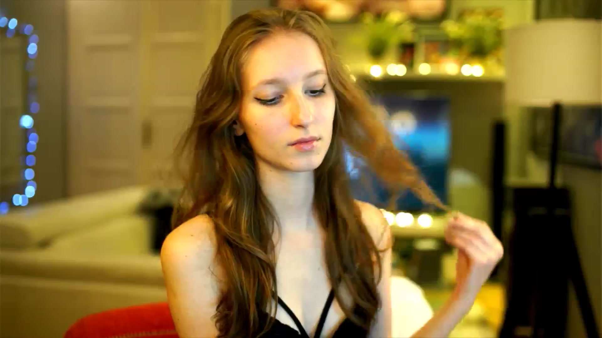 Gallery image thumbnail from Kira9's myfreecams stream on, 12/07/2025, 20:21 image 15 of 20