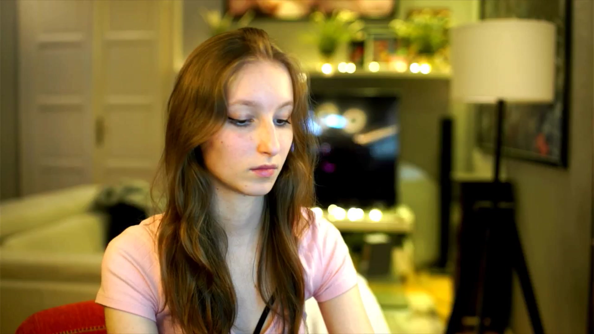 Gallery image thumbnail from Kira9's myfreecams stream on, 12/07/2025, 20:21 image 12 of 20