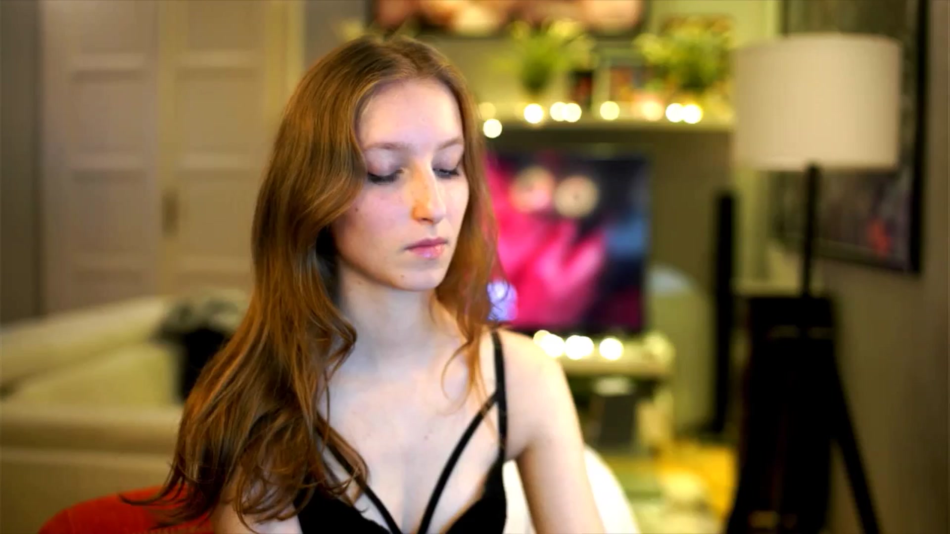 Gallery image thumbnail from Kira9's myfreecams stream on, 12/07/2025, 20:21 image 20 of 20