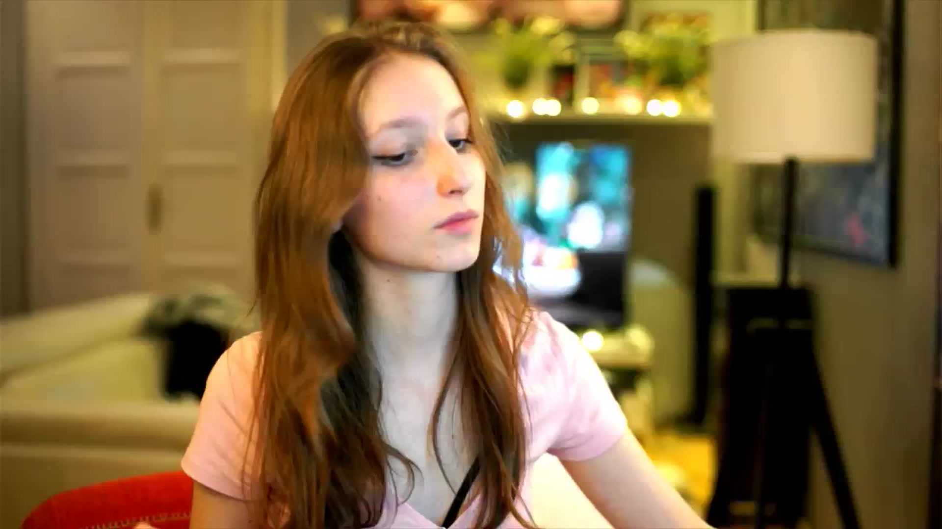 Gallery image thumbnail from Kira9's myfreecams stream on, 12/07/2025, 20:21 image 13 of 20