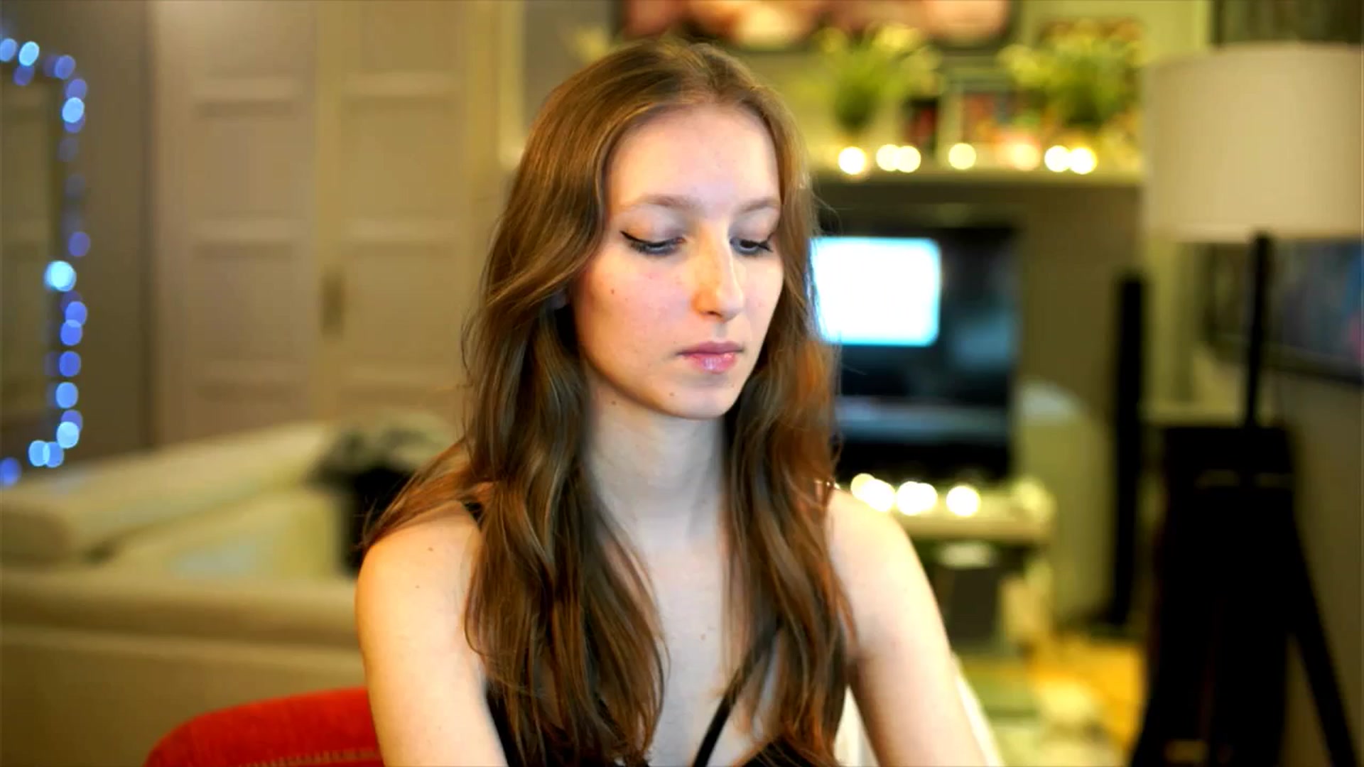 Gallery image thumbnail from Kira9's myfreecams stream on, 12/07/2025, 20:21 image 17 of 20