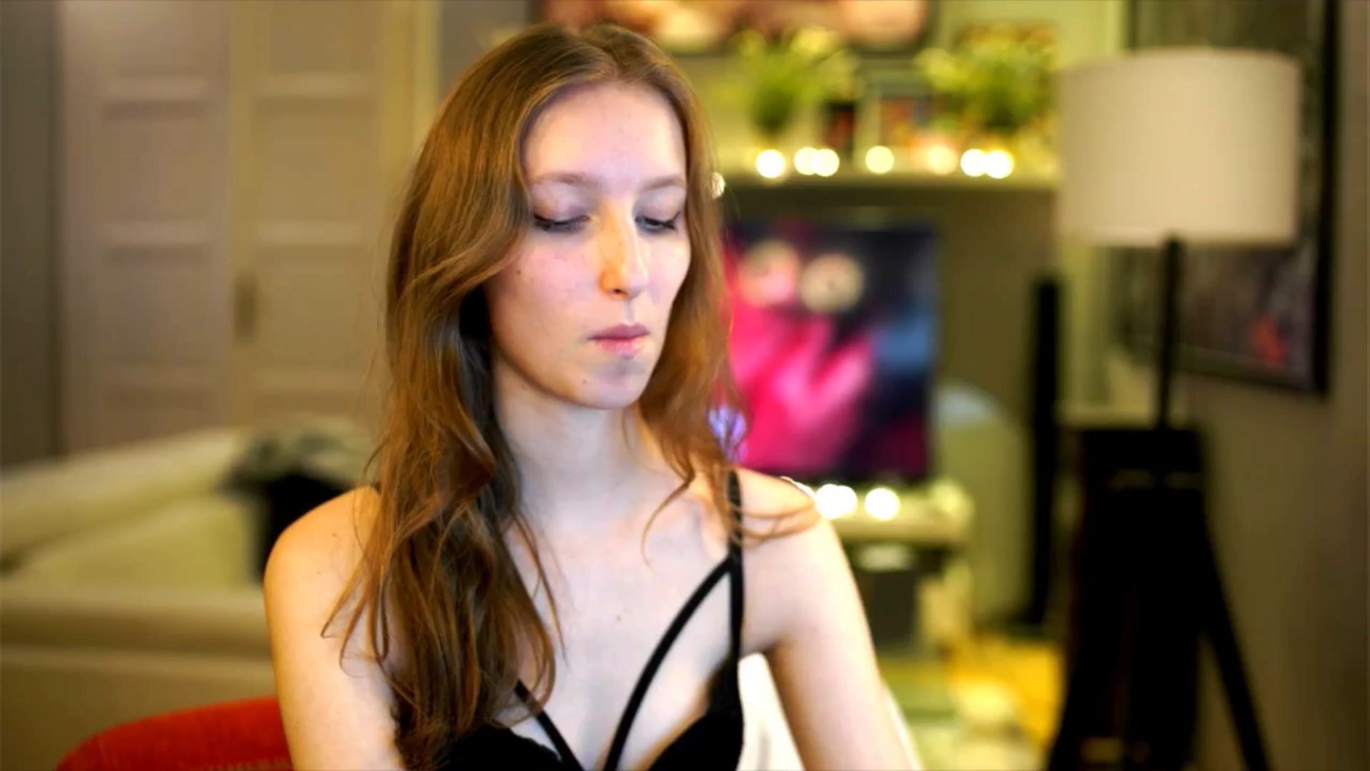 Gallery image thumbnail from Kira9's myfreecams stream on, 12/07/2025, 20:21 image 19 of 20