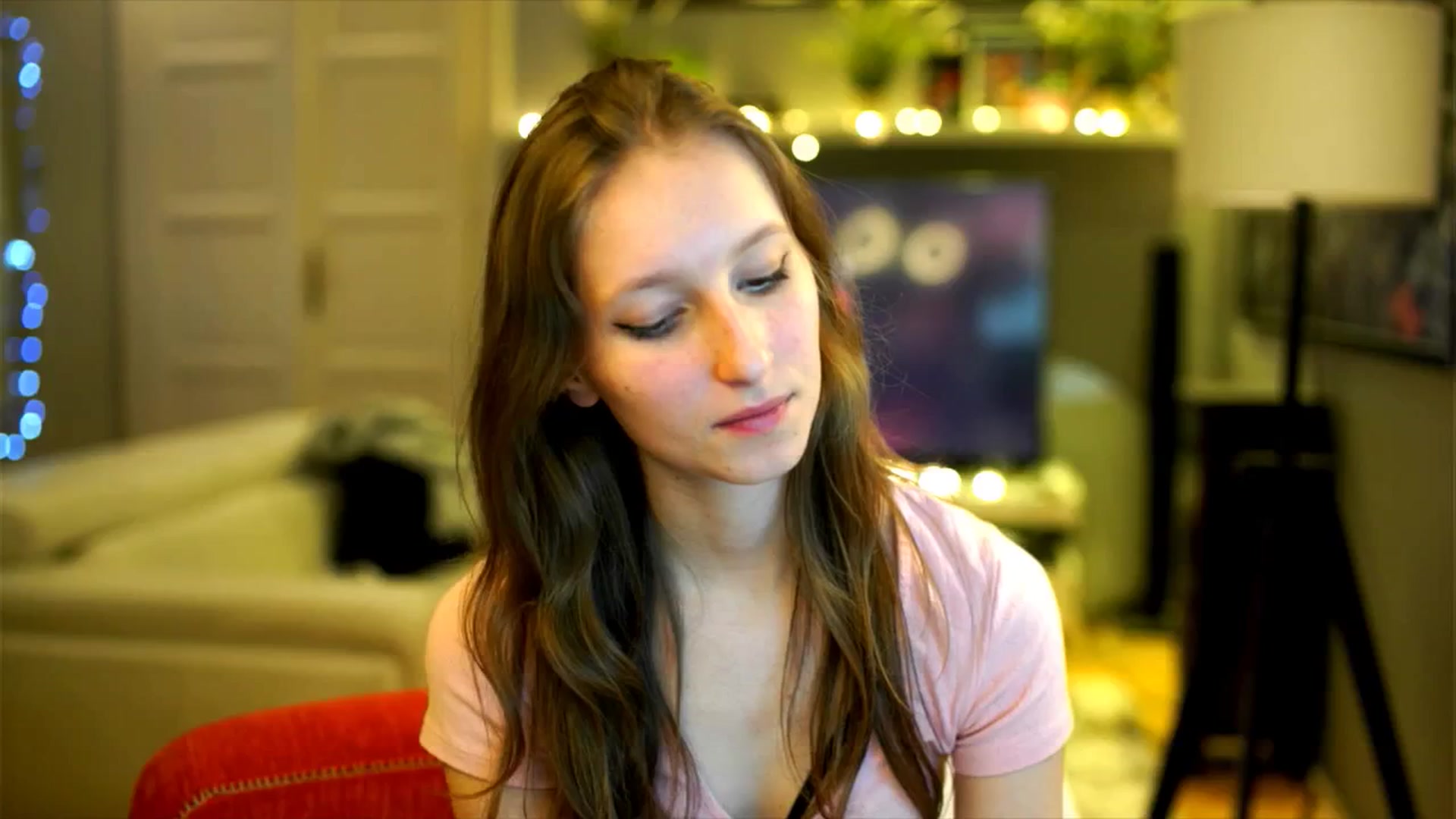 Gallery image thumbnail from Kira9's myfreecams stream on, 12/07/2025, 23:10 image 15 of 20