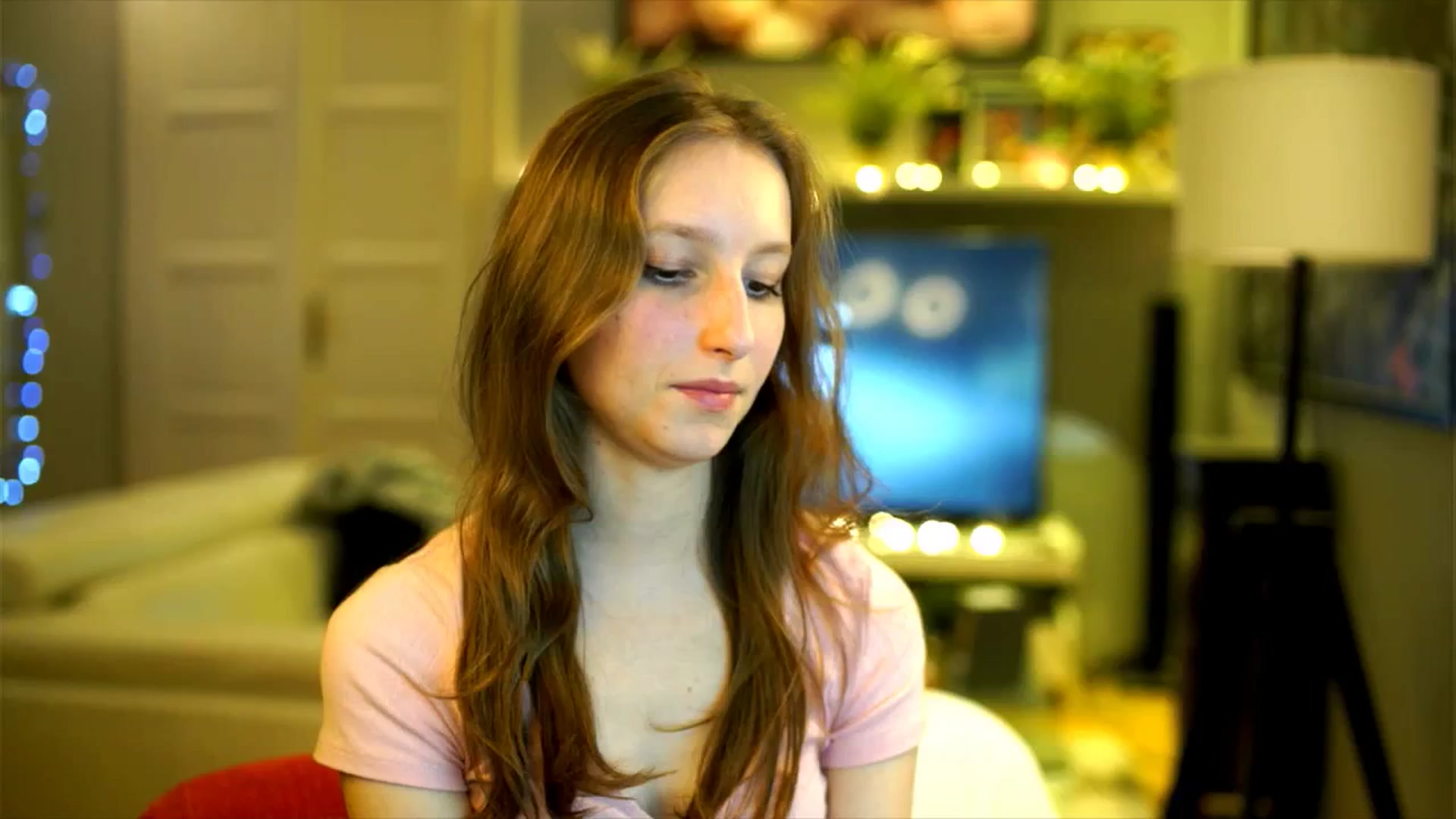 Gallery image thumbnail from Kira9's myfreecams stream on, 12/07/2025, 23:10 image 6 of 20