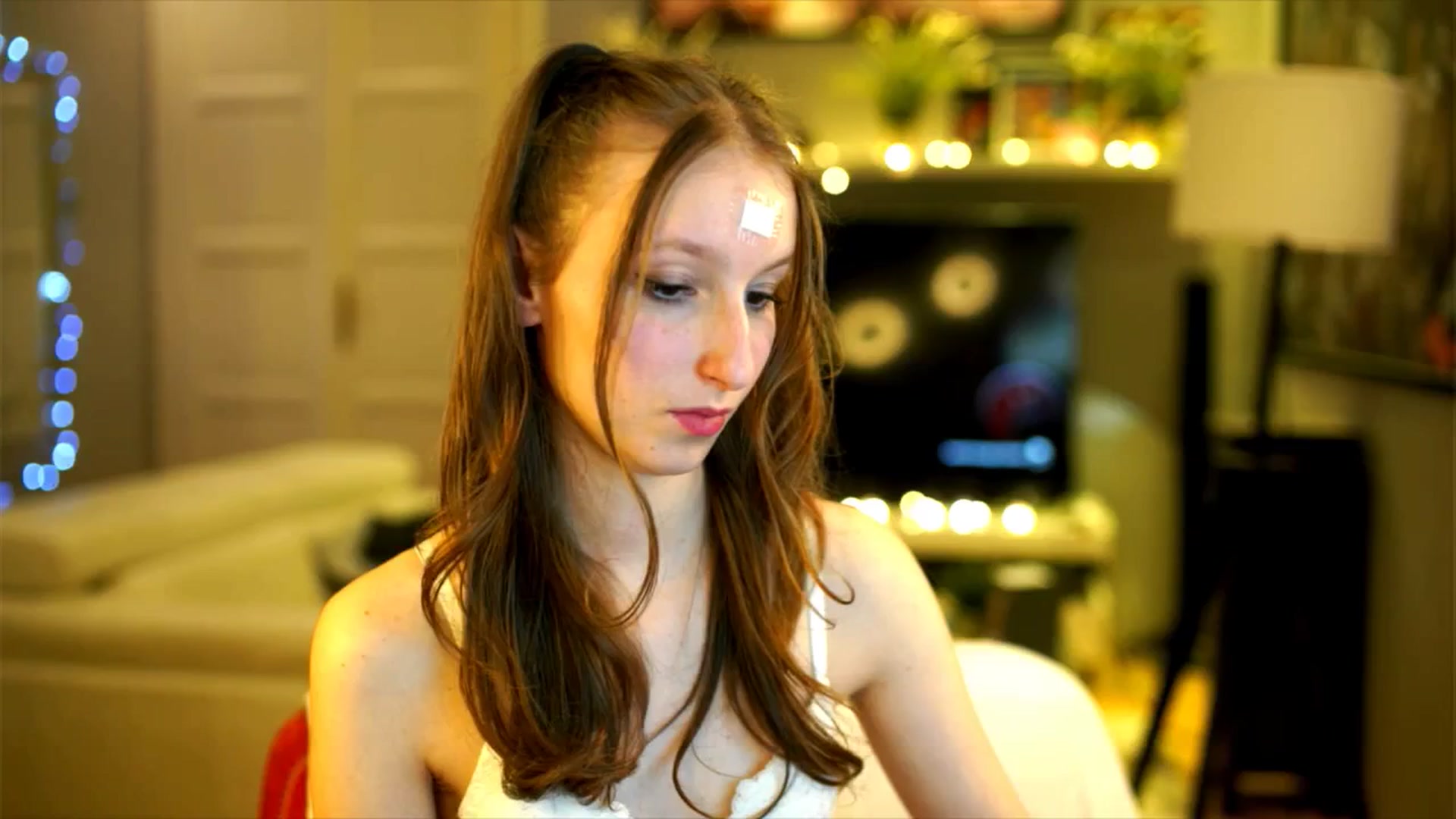 Gallery image thumbnail from Kira9's myfreecams stream on, 12/12/2025, 20:33 image 17 of 20