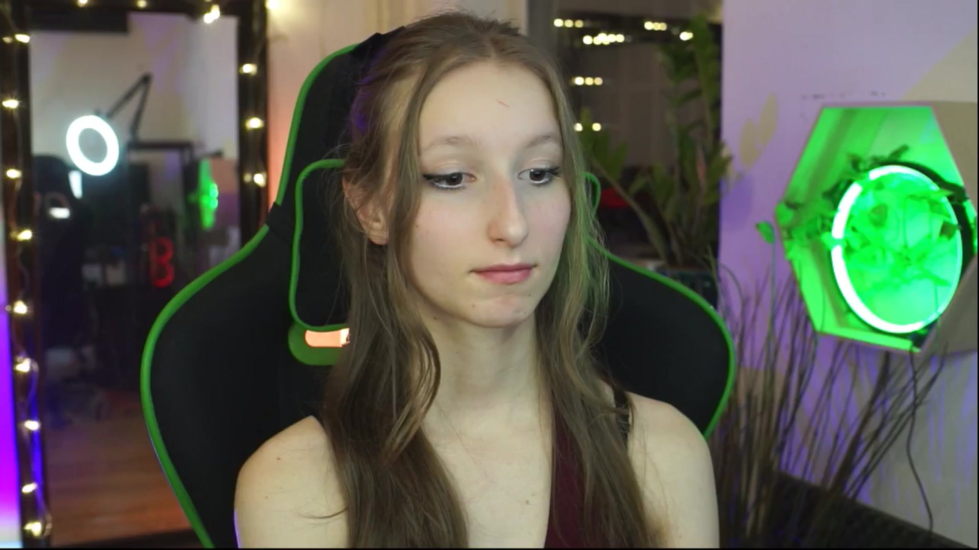 Gallery image thumbnail from Kira9's myfreecams stream on, 12/13/2025, 22:23 image 9 of 20