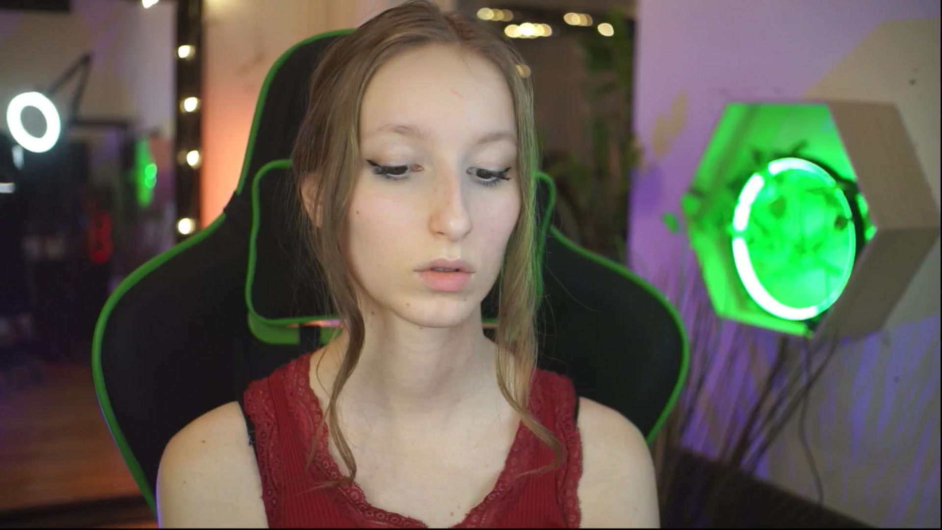 Gallery image thumbnail from Kira9's myfreecams stream on, 12/14/2025, 21:31 image 4 of 20