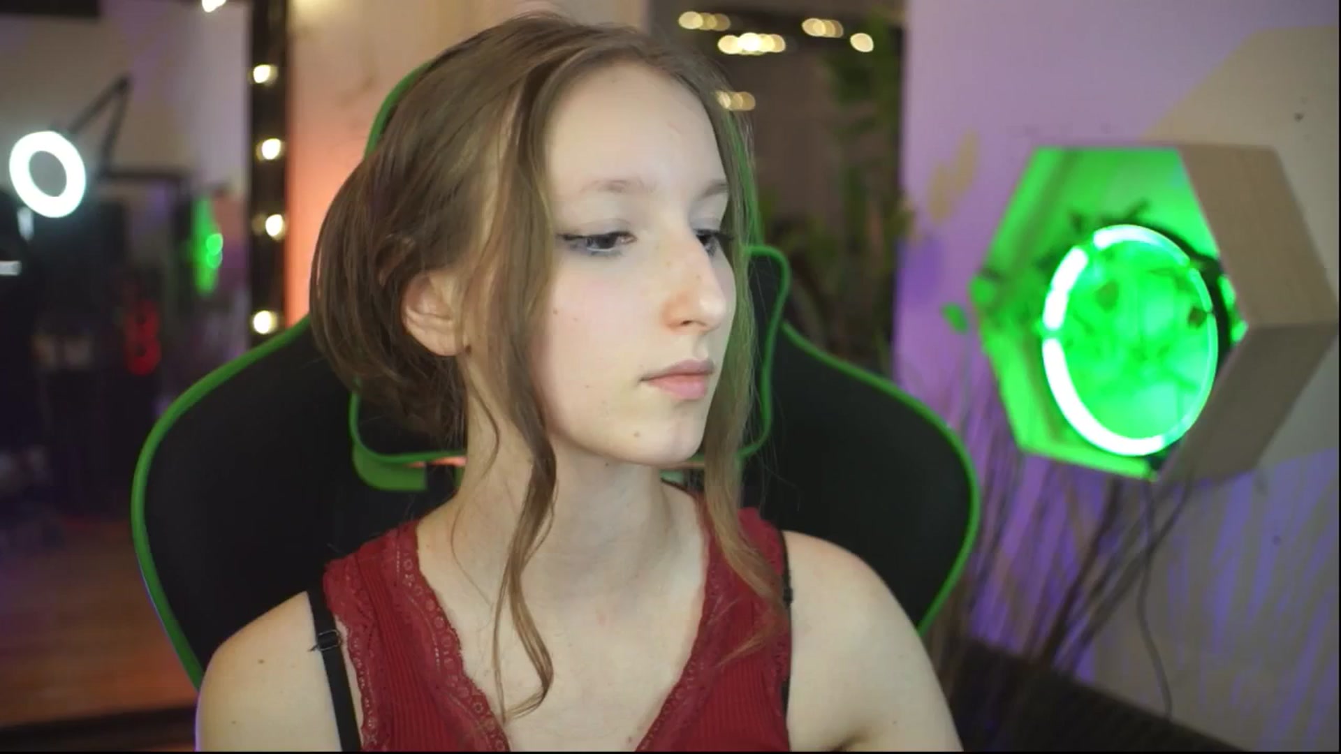 Gallery image thumbnail from Kira9's myfreecams stream on, 12/14/2025, 21:31 image 7 of 20