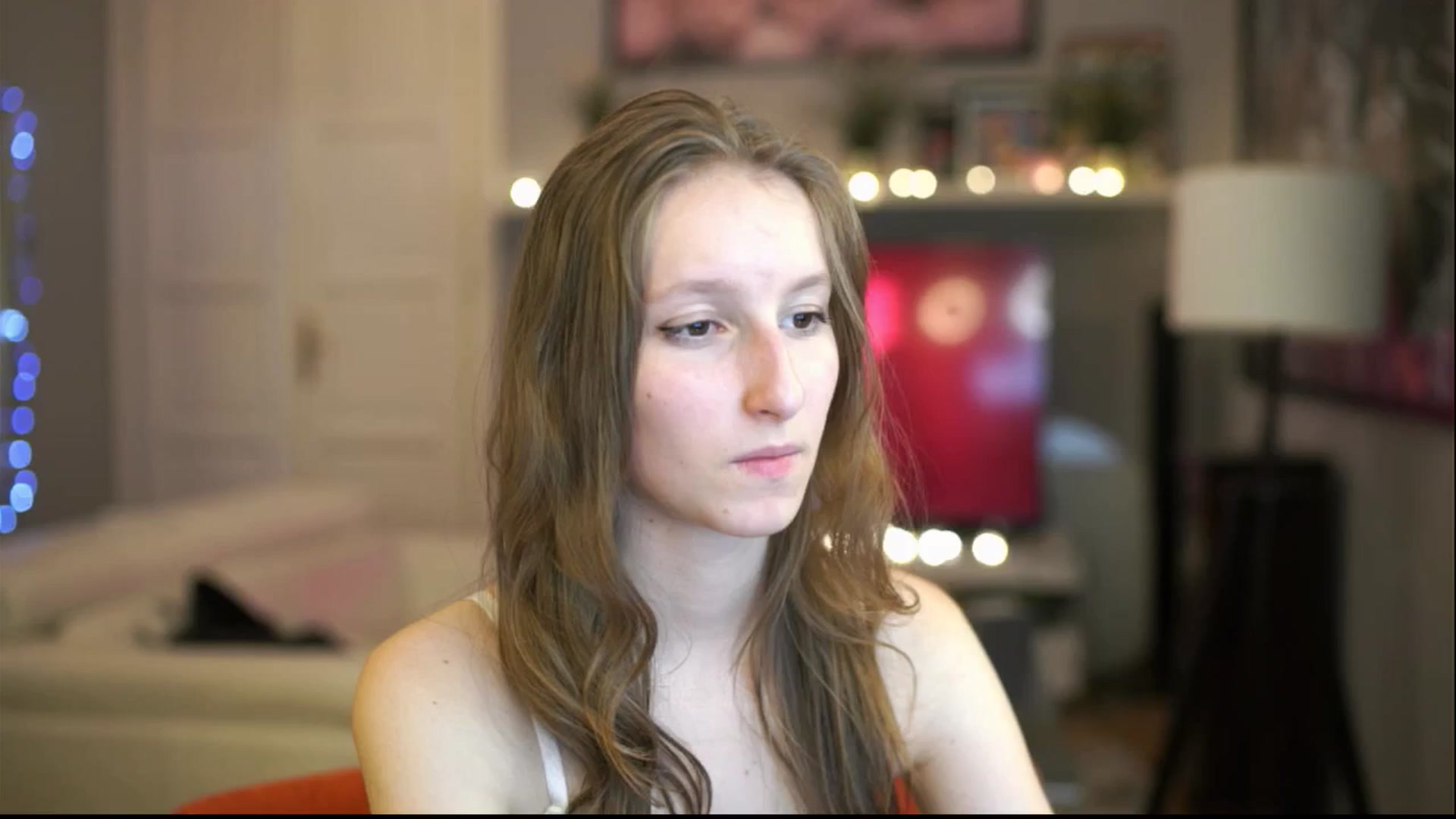 Gallery image thumbnail from Kira9's myfreecams stream on, 12/15/2025, 22:00 image 12 of 20