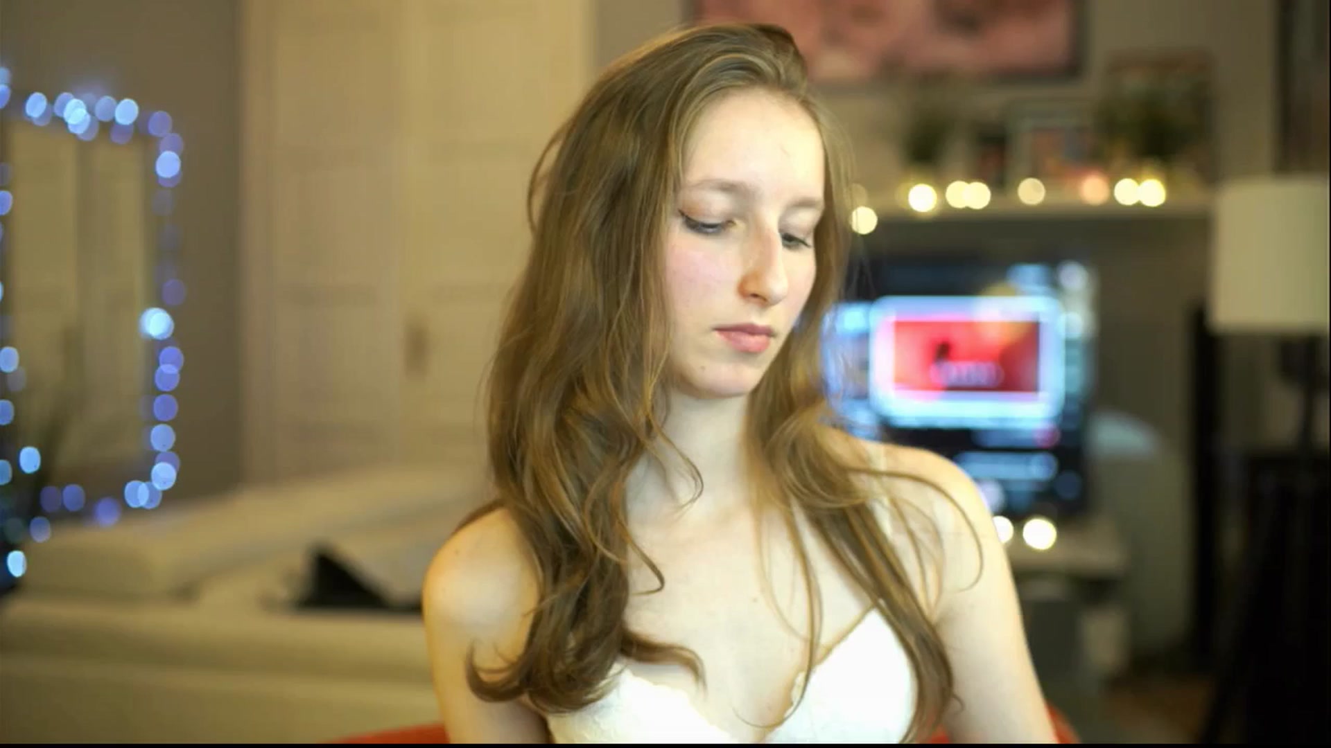 Gallery image thumbnail from Kira9's myfreecams stream on, 12/15/2025, 22:00 image 2 of 20