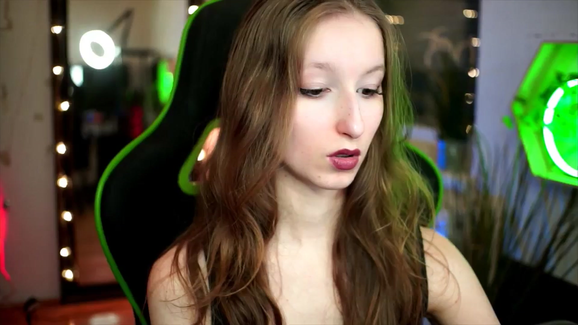 Gallery image thumbnail from Kira9's myfreecams stream on, 12/29/2025, 19:31 image 5 of 20