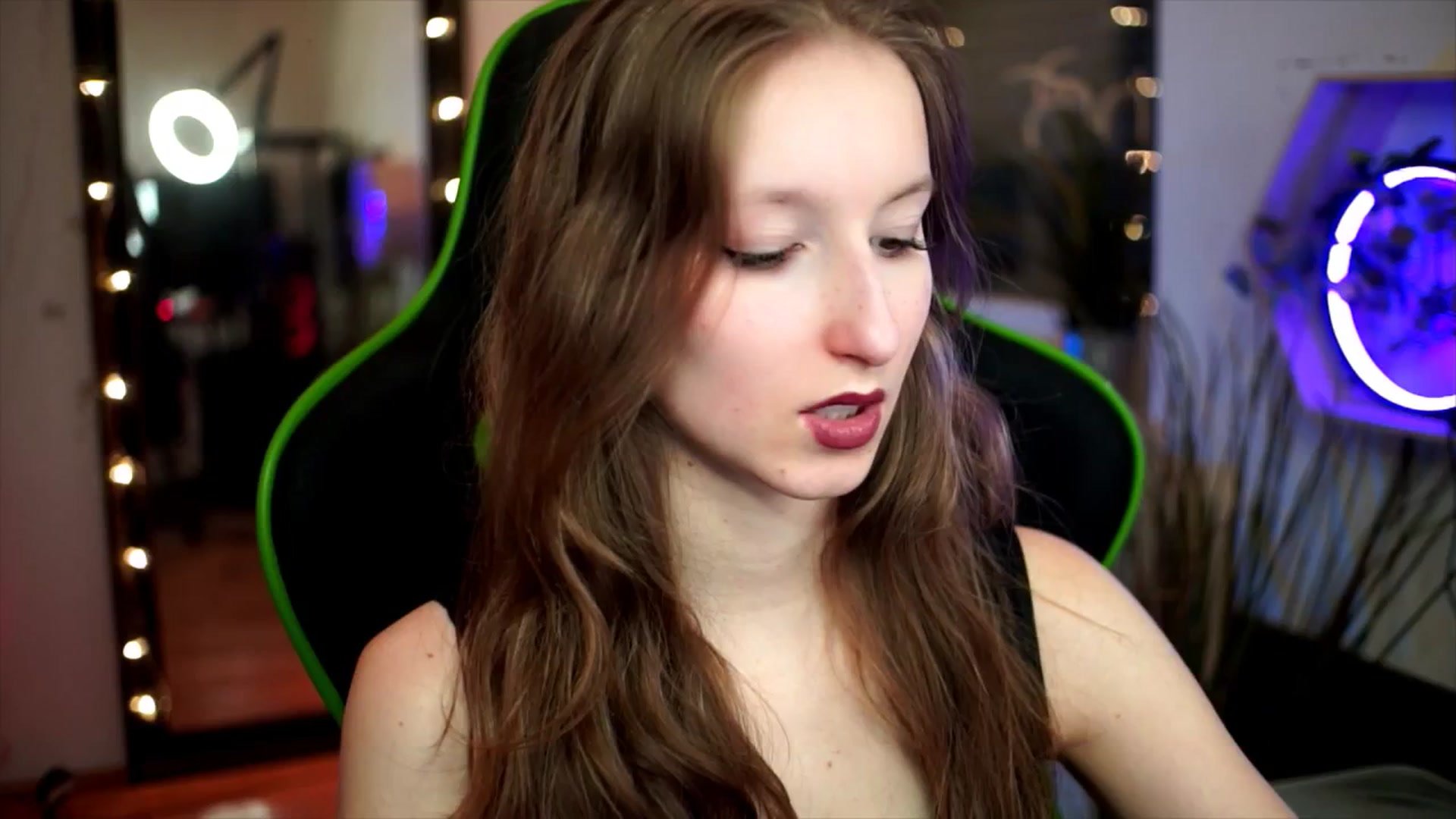 Gallery image thumbnail from Kira9's myfreecams stream on, 12/29/2025, 19:31 image 20 of 20