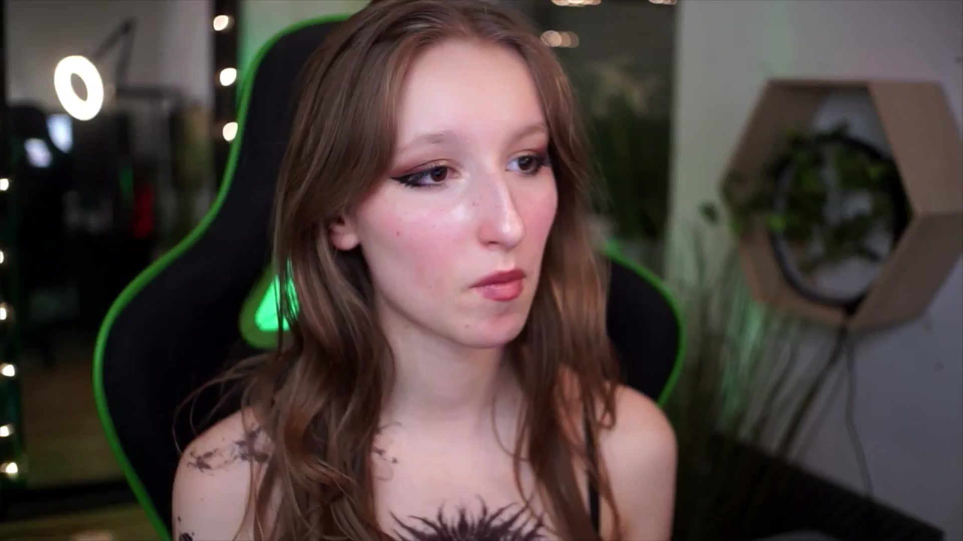Gallery image thumbnail from Kira9's myfreecams stream on, 01/01/2026, 16:46 image 14 of 20