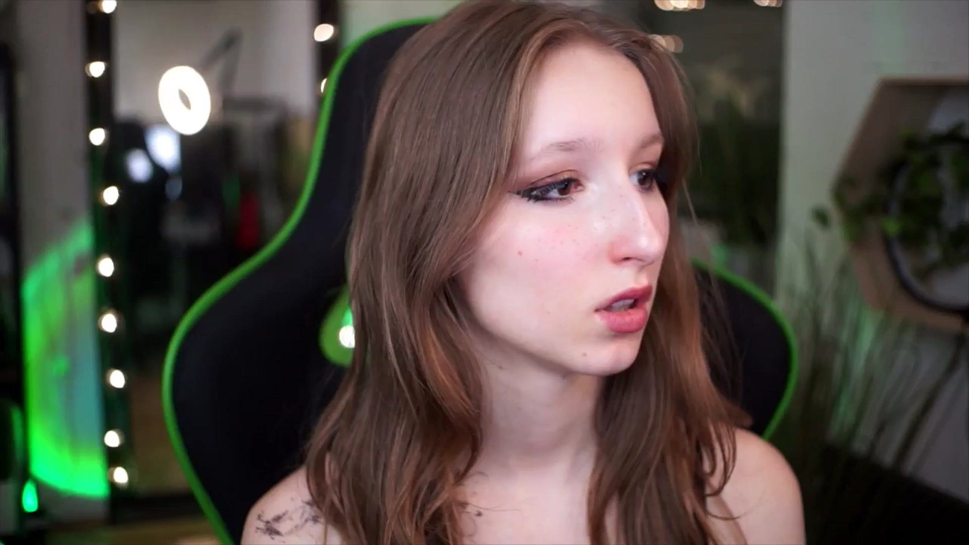 Gallery image thumbnail from Kira9's myfreecams stream on, 01/01/2026, 16:46 image 11 of 20