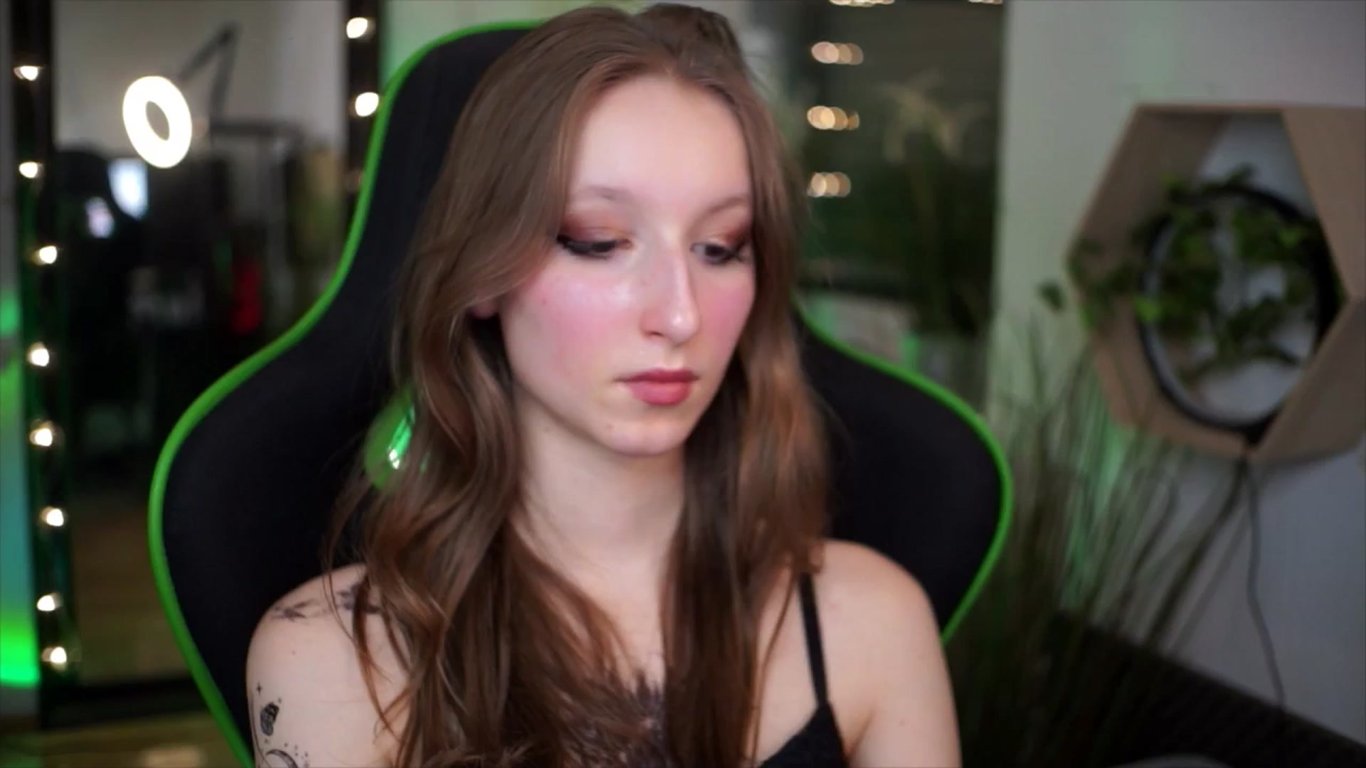 Gallery image thumbnail from Kira9's myfreecams stream on, 01/01/2026, 17:06 image 15 of 20