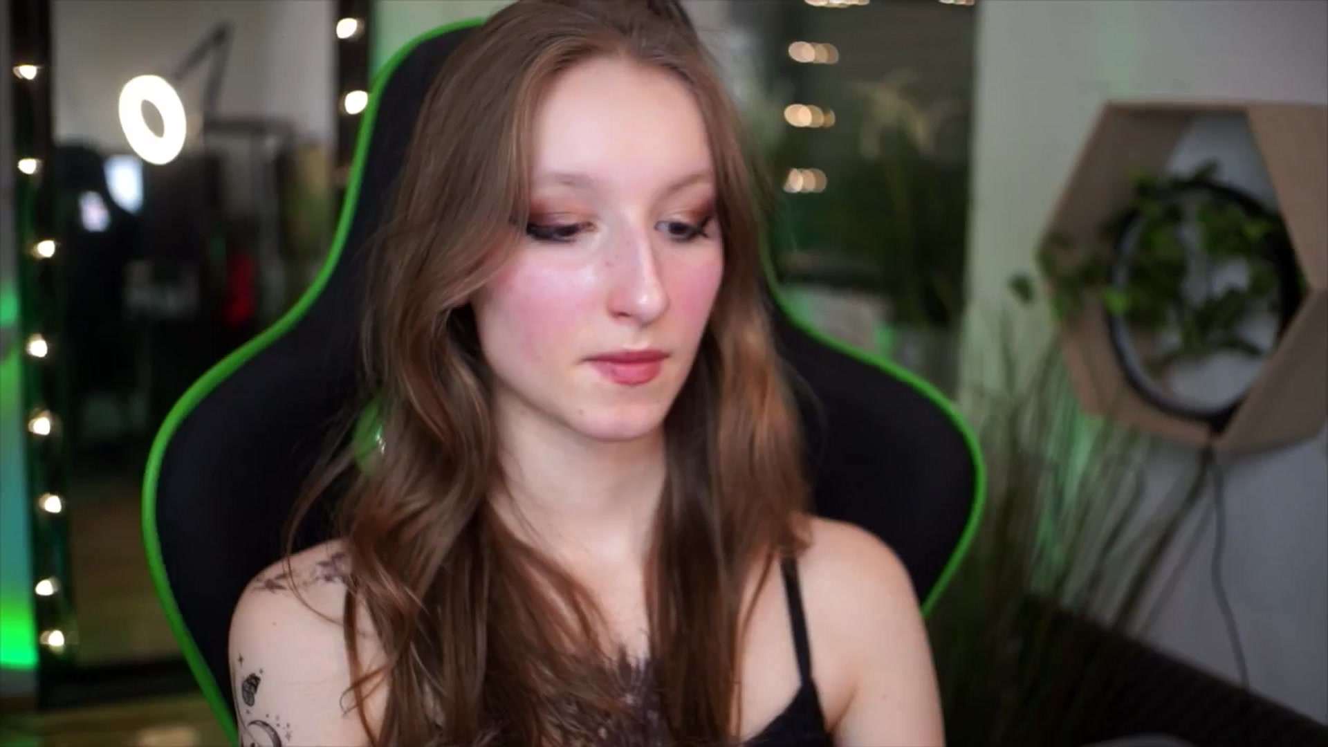 Gallery image thumbnail from Kira9's myfreecams stream on, 01/01/2026, 17:06 image 12 of 20