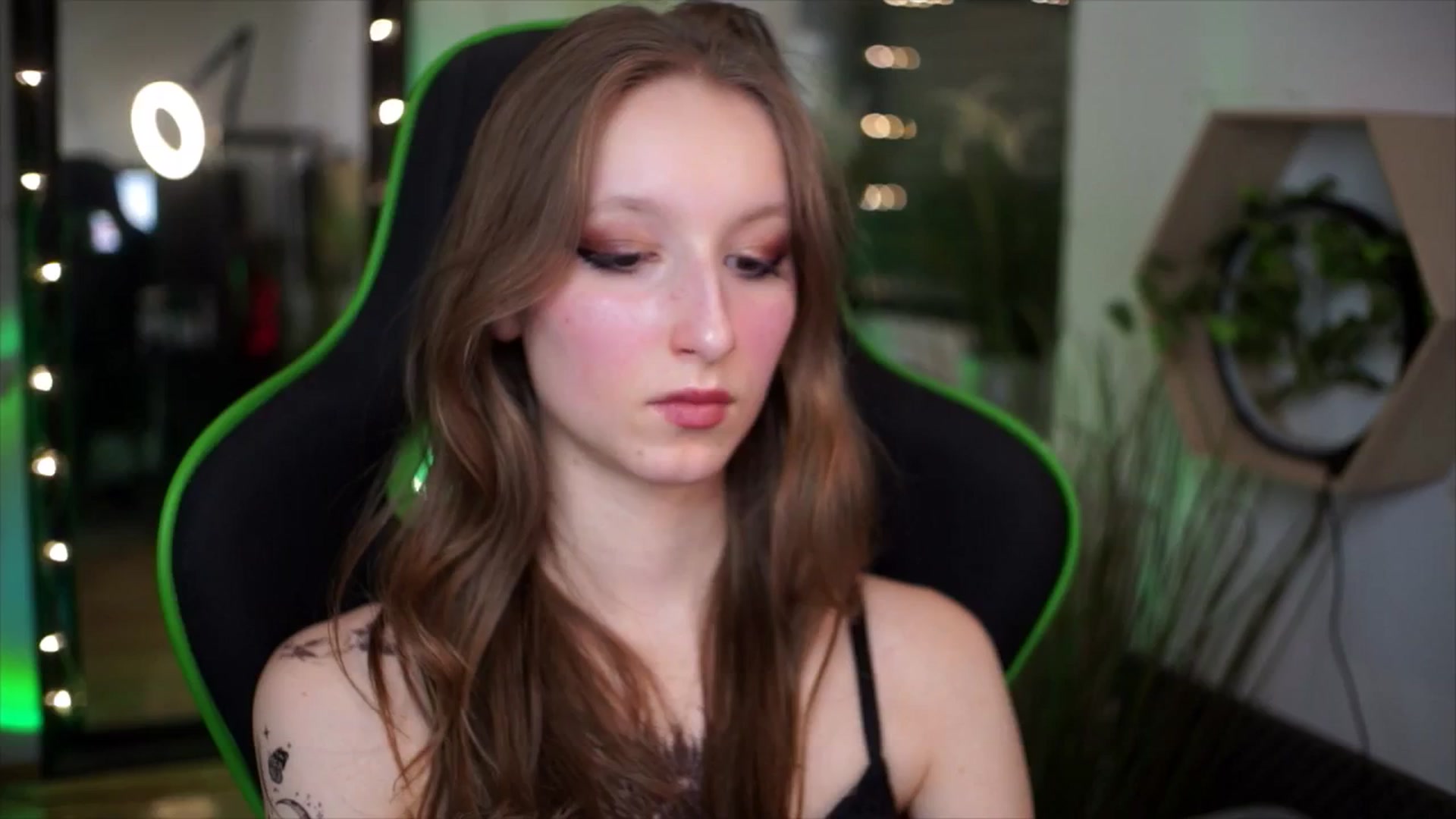 Gallery image thumbnail from Kira9's myfreecams stream on, 01/01/2026, 17:06 image 16 of 20