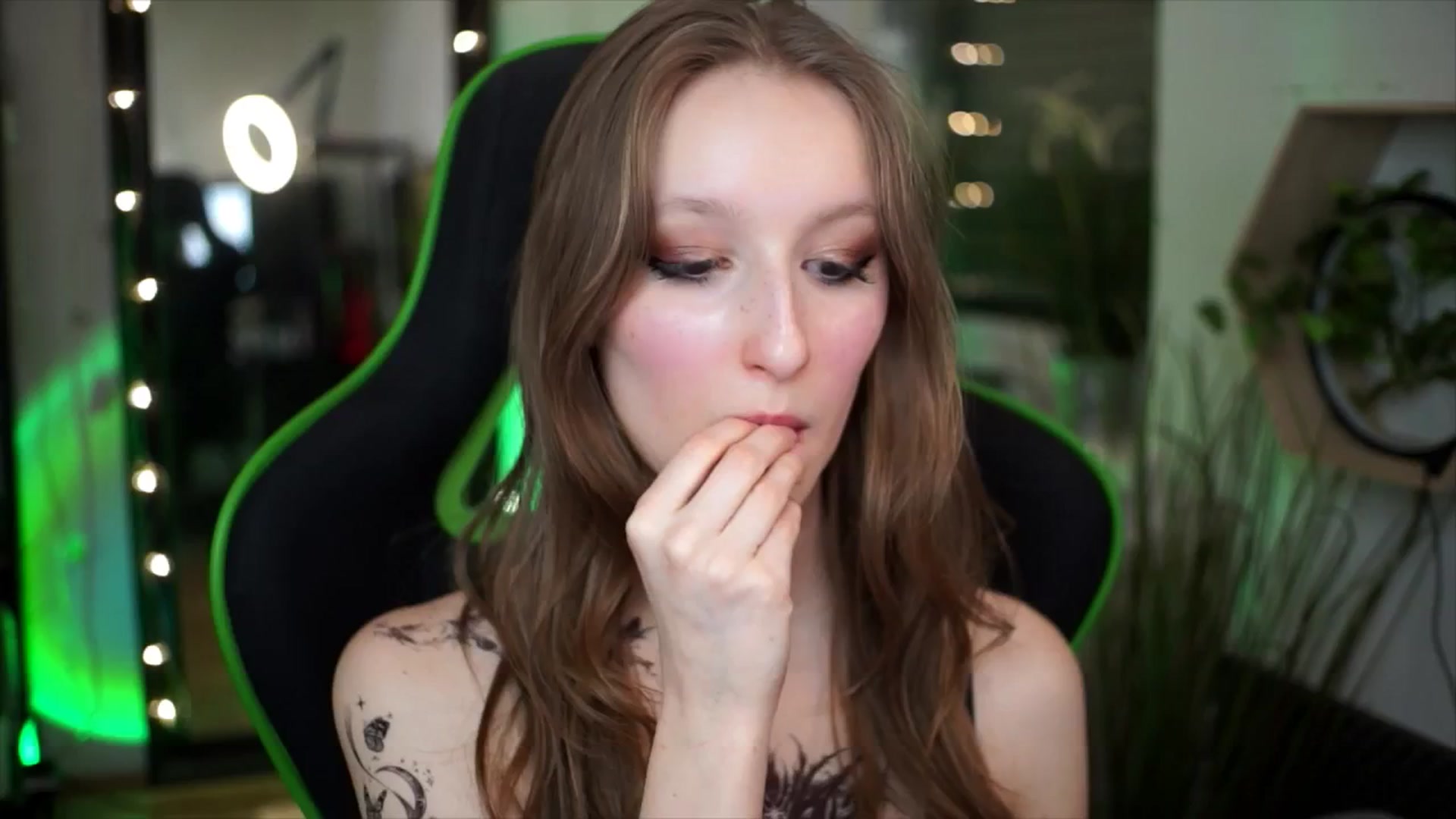 Gallery image thumbnail from Kira9's myfreecams stream on, 01/01/2026, 19:49 image 2 of 20