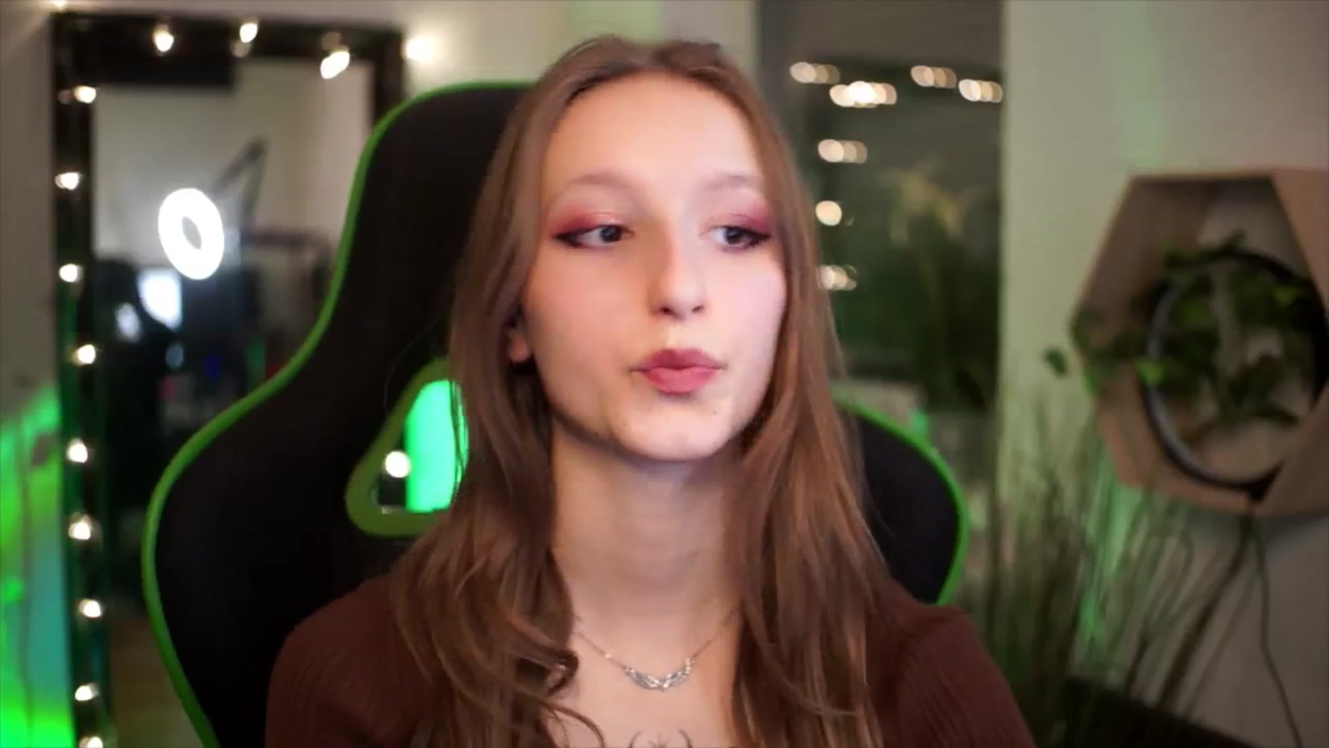 Gallery image thumbnail from Kira9's myfreecams stream on, 01/02/2026, 20:18 image 12 of 20
