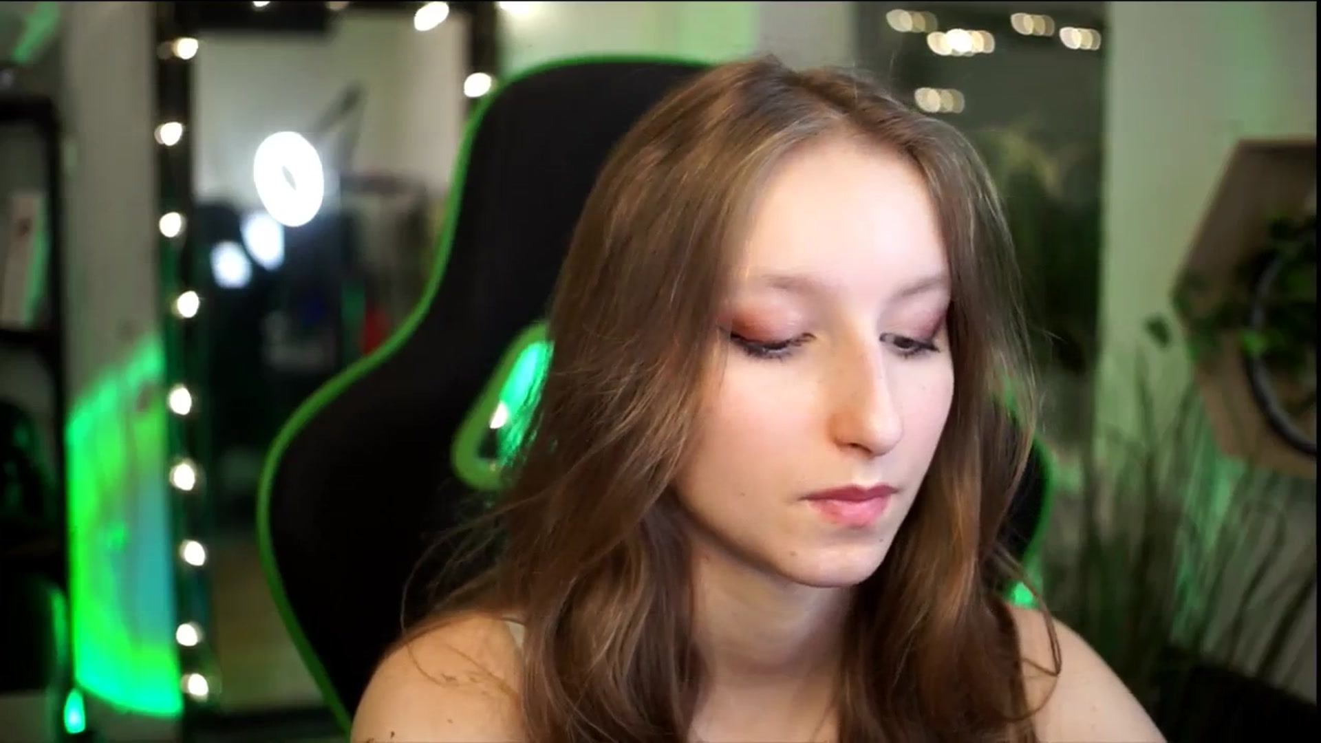 Gallery image thumbnail from Kira9's myfreecams stream on, 01/03/2026, 22:00 image 15 of 20