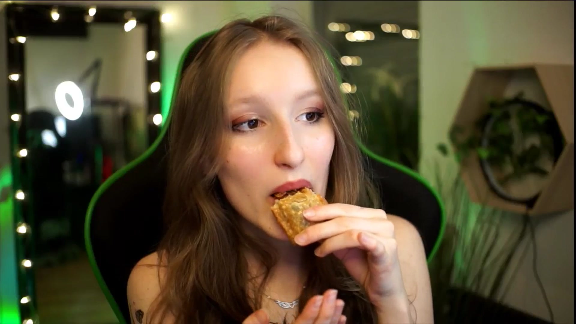 Gallery image thumbnail from Kira9's myfreecams stream on, 01/03/2026, 22:00 image 7 of 20