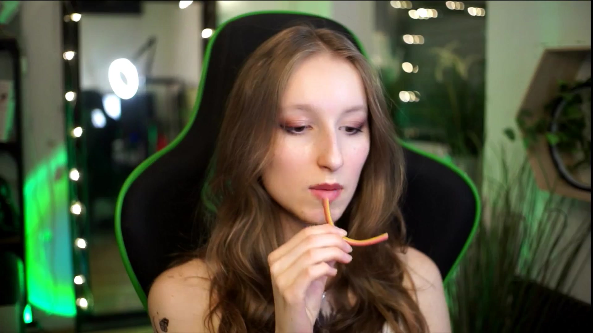 Gallery image thumbnail from Kira9's myfreecams stream on, 01/03/2026, 22:00 image 17 of 20