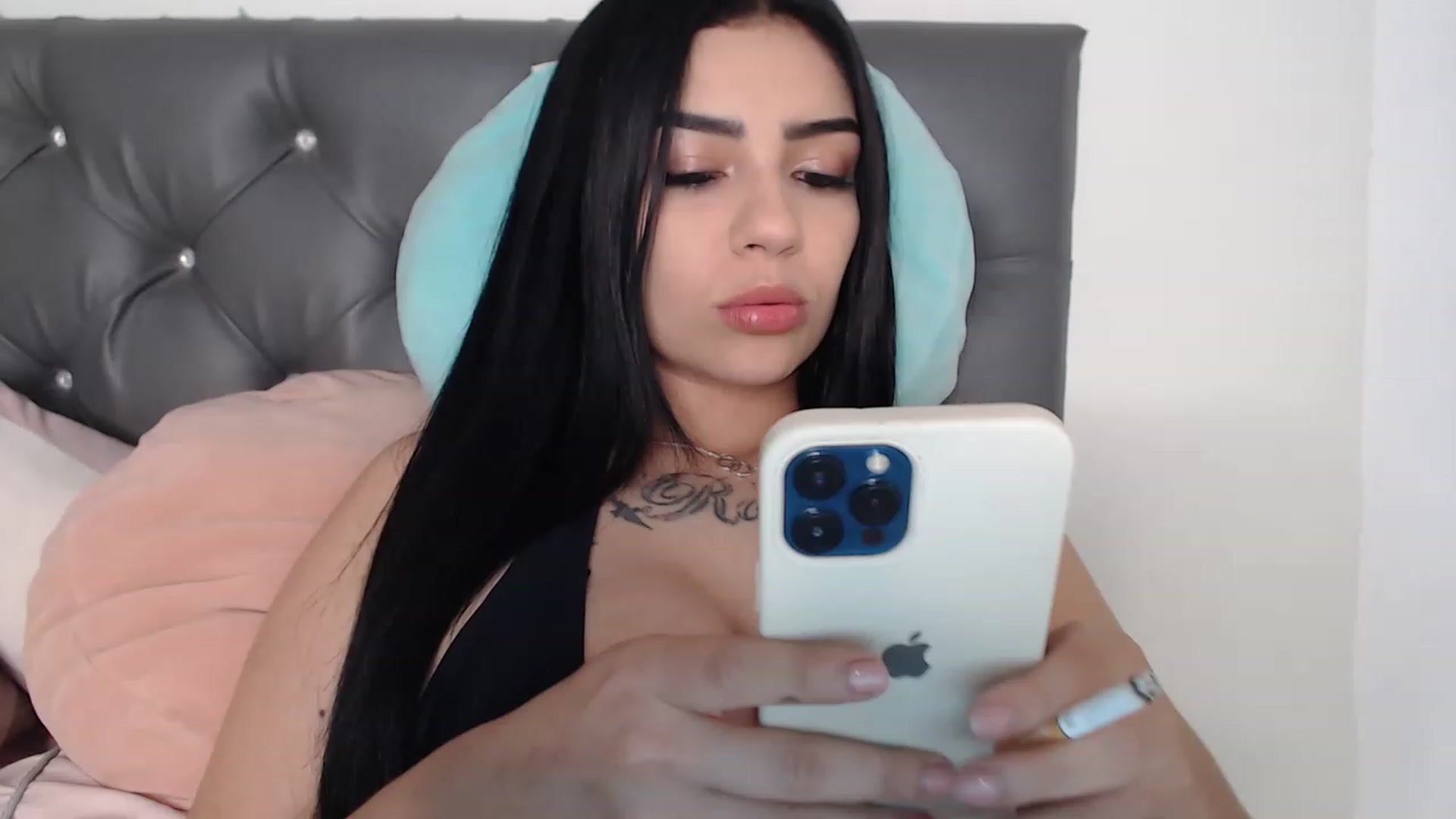 Gallery image thumbnail from KiraAmane's myfreecams stream on, 11/21/2022, 02:15 image 18 of 20