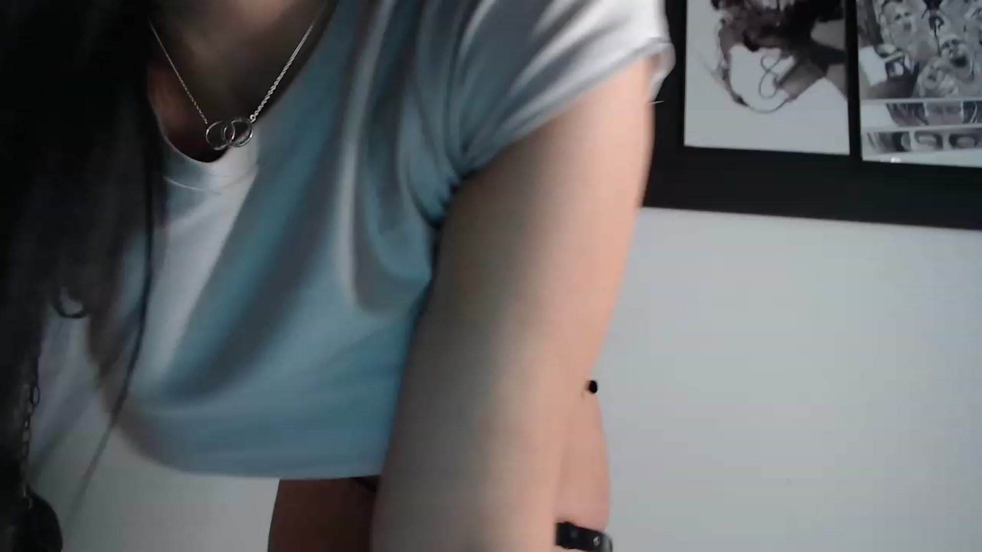Gallery image thumbnail from KiraAmane's myfreecams stream on, 12/01/2022, 22:03 image 17 of 20