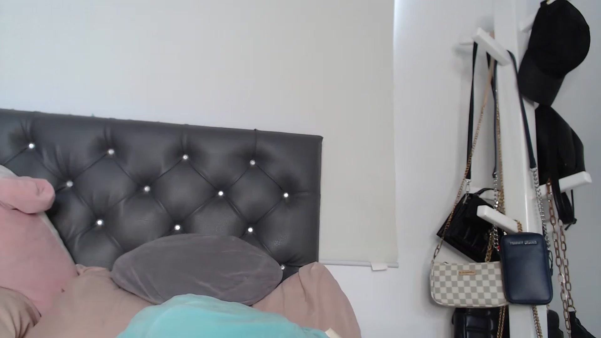 Gallery image thumbnail from KiraAmane's myfreecams stream on, 12/06/2022, 17:00 image 20 of 20