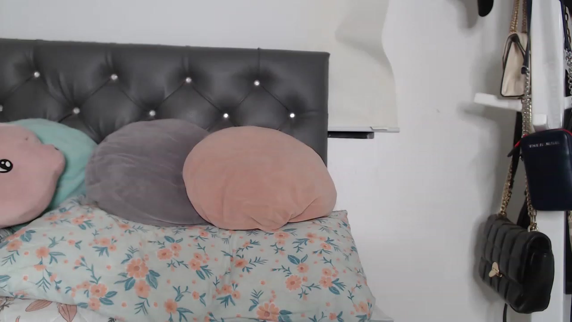 Gallery image thumbnail from KiraAmane's myfreecams stream on, 02/17/2023, 03:40 image 15 of 20
