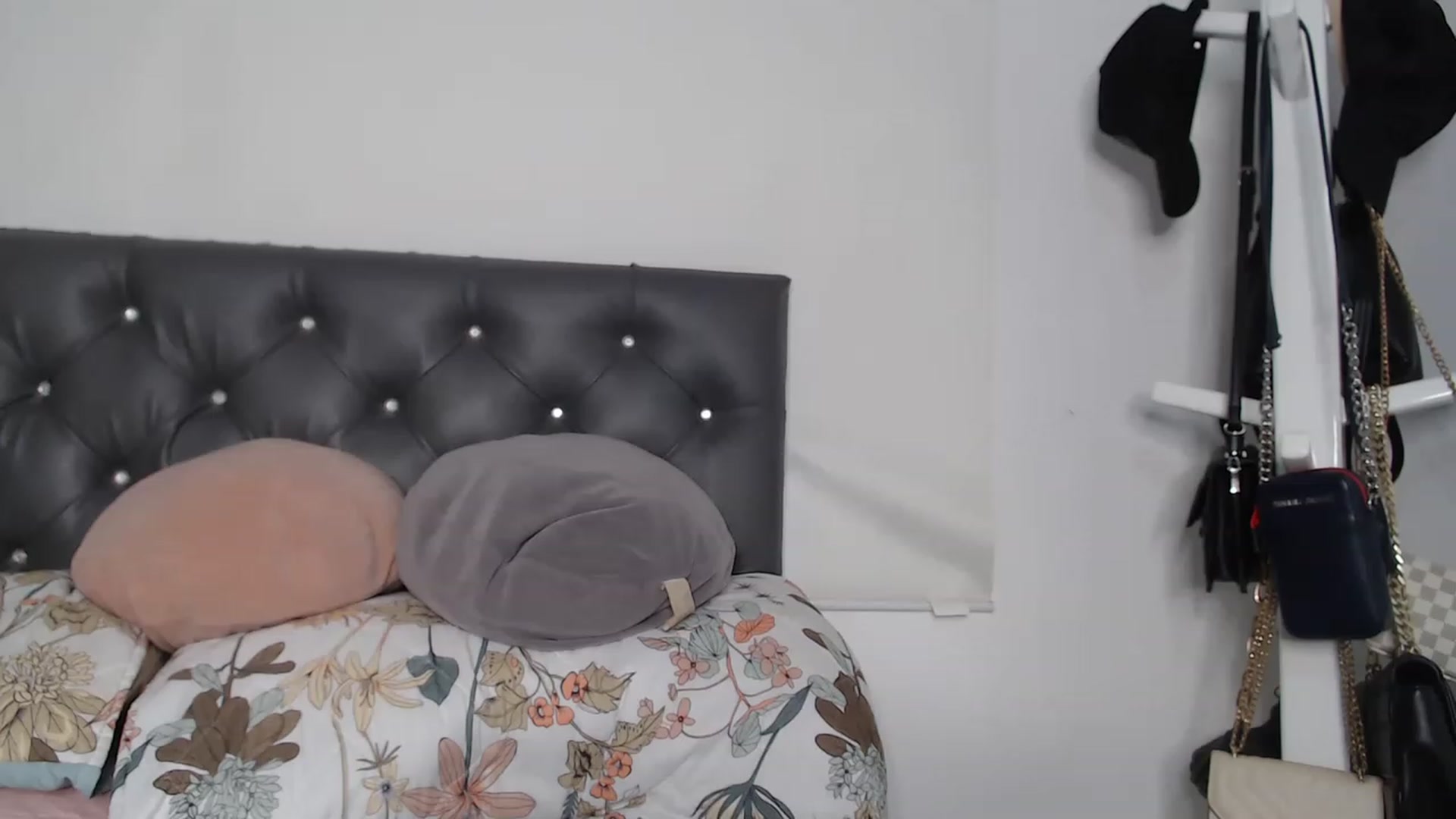Gallery image thumbnail from KiraAmane's myfreecams stream on, 03/03/2023, 23:33 image 17 of 20