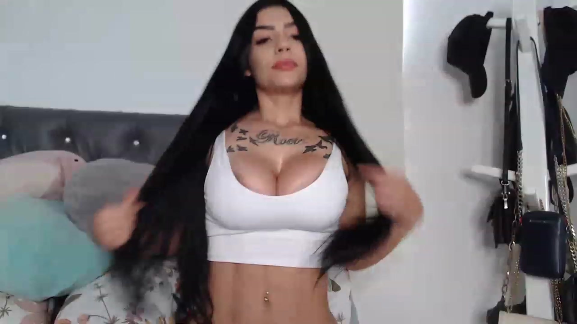 Gallery image thumbnail from KiraAmane's myfreecams stream on, 03/09/2023, 20:40 image 4 of 20