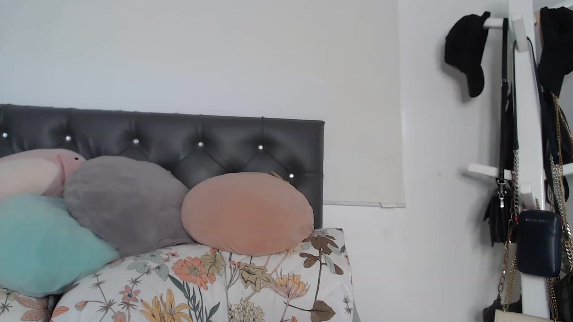 Gallery image thumbnail from KiraAmane's myfreecams stream on, 03/09/2023, 20:40 image 15 of 20