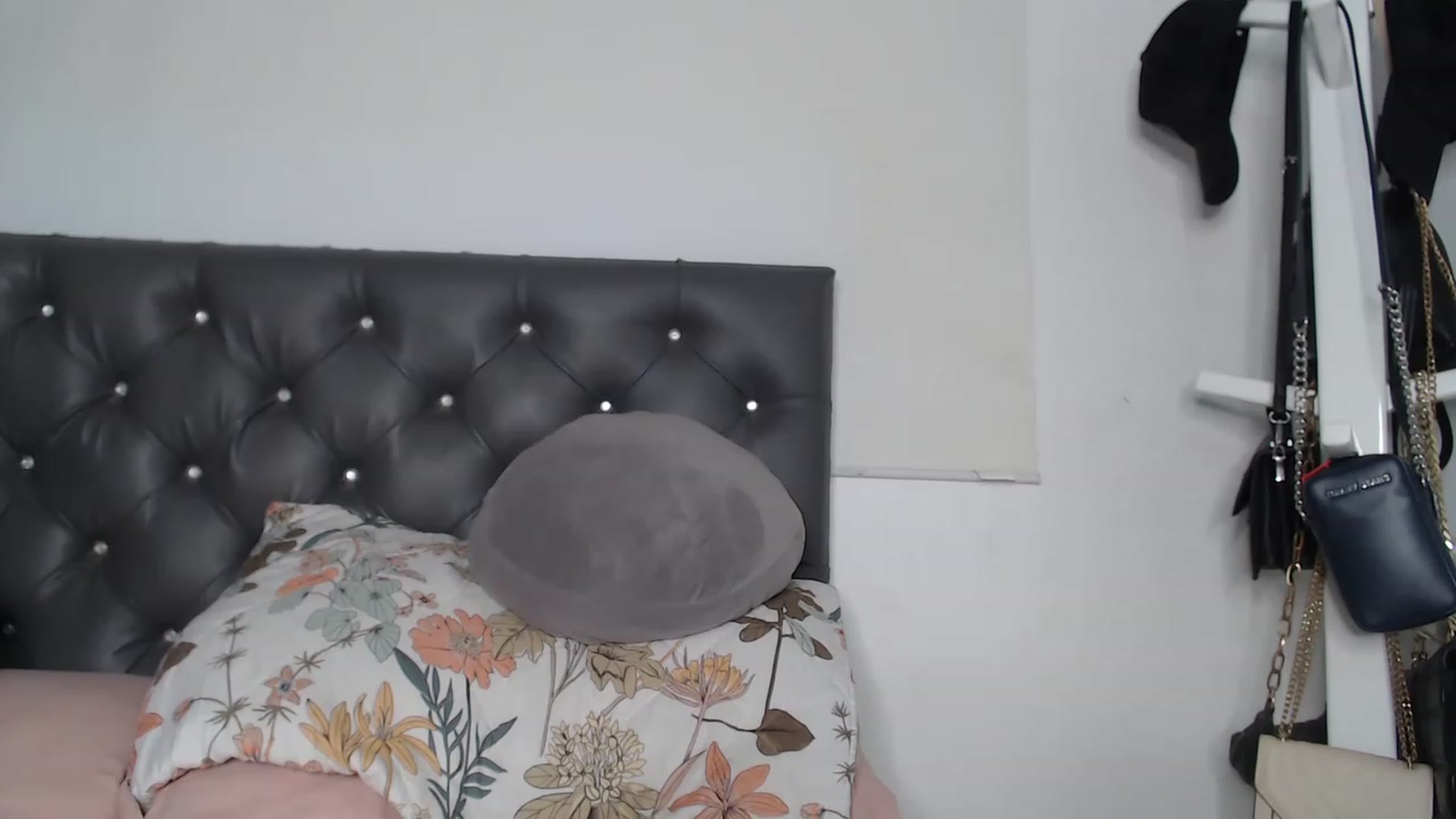 Gallery image thumbnail from KiraAmane's myfreecams stream on, 03/10/2023, 04:21 image 19 of 20