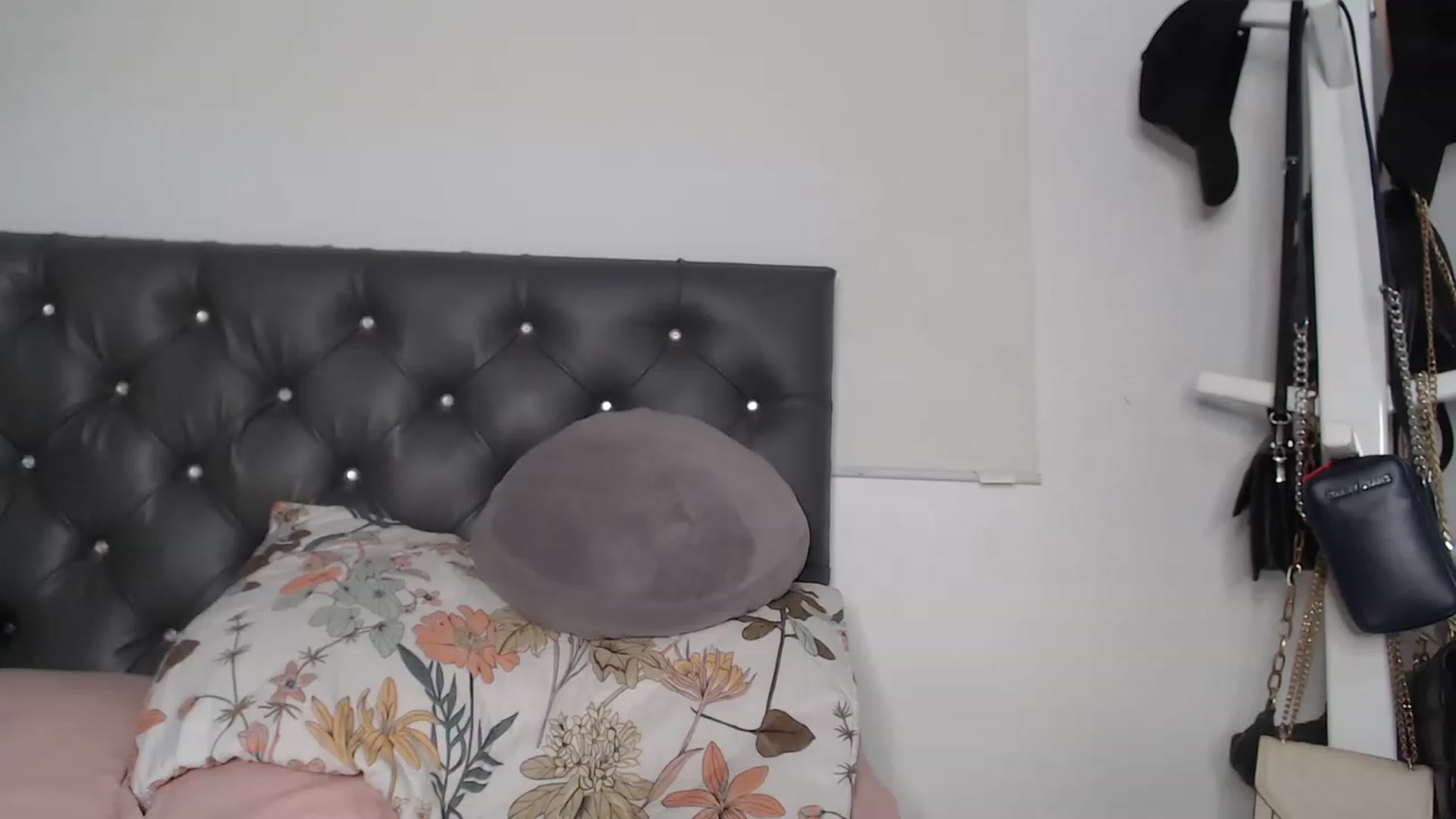 Gallery image thumbnail from KiraAmane's myfreecams stream on, 03/10/2023, 04:21 image 18 of 20