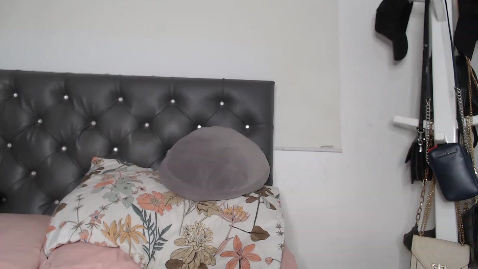 Gallery image thumbnail from KiraAmane's myfreecams stream on, 03/10/2023, 04:21 image 4 of 20
