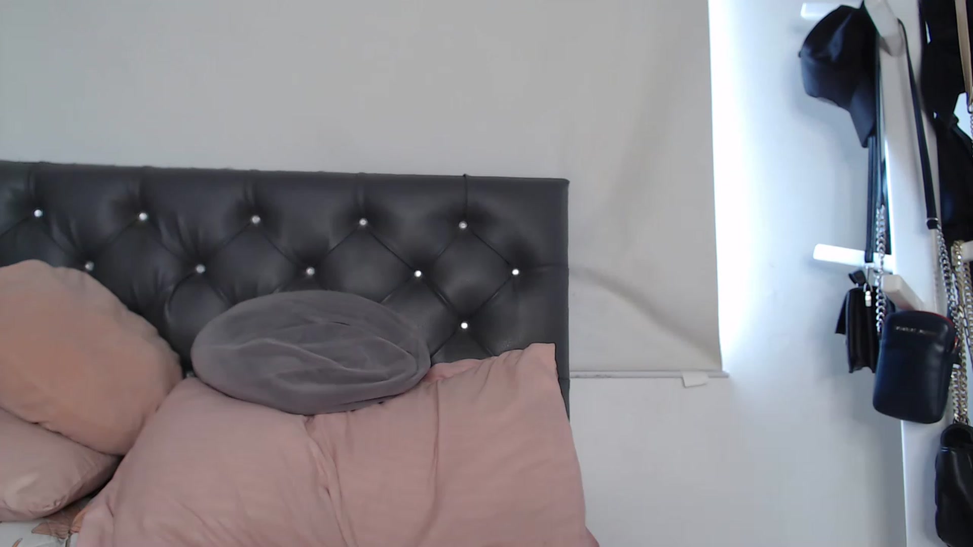 Gallery image thumbnail from KiraAmane's myfreecams stream on, 06/06/2023, 19:55 image 2 of 20