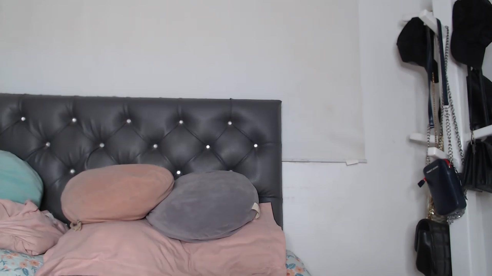 Gallery image thumbnail from KiraAmane's myfreecams stream on, 06/25/2023, 02:36 image 10 of 20
